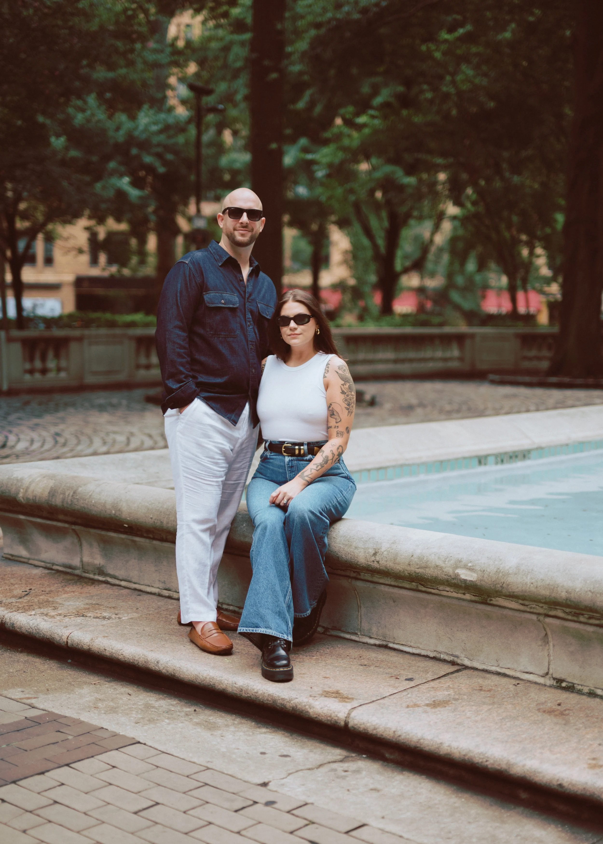 du_soleil_photographie_shanna_matt_engagementsession_rittenhousesquare_borrominirestaurant-107.jpg