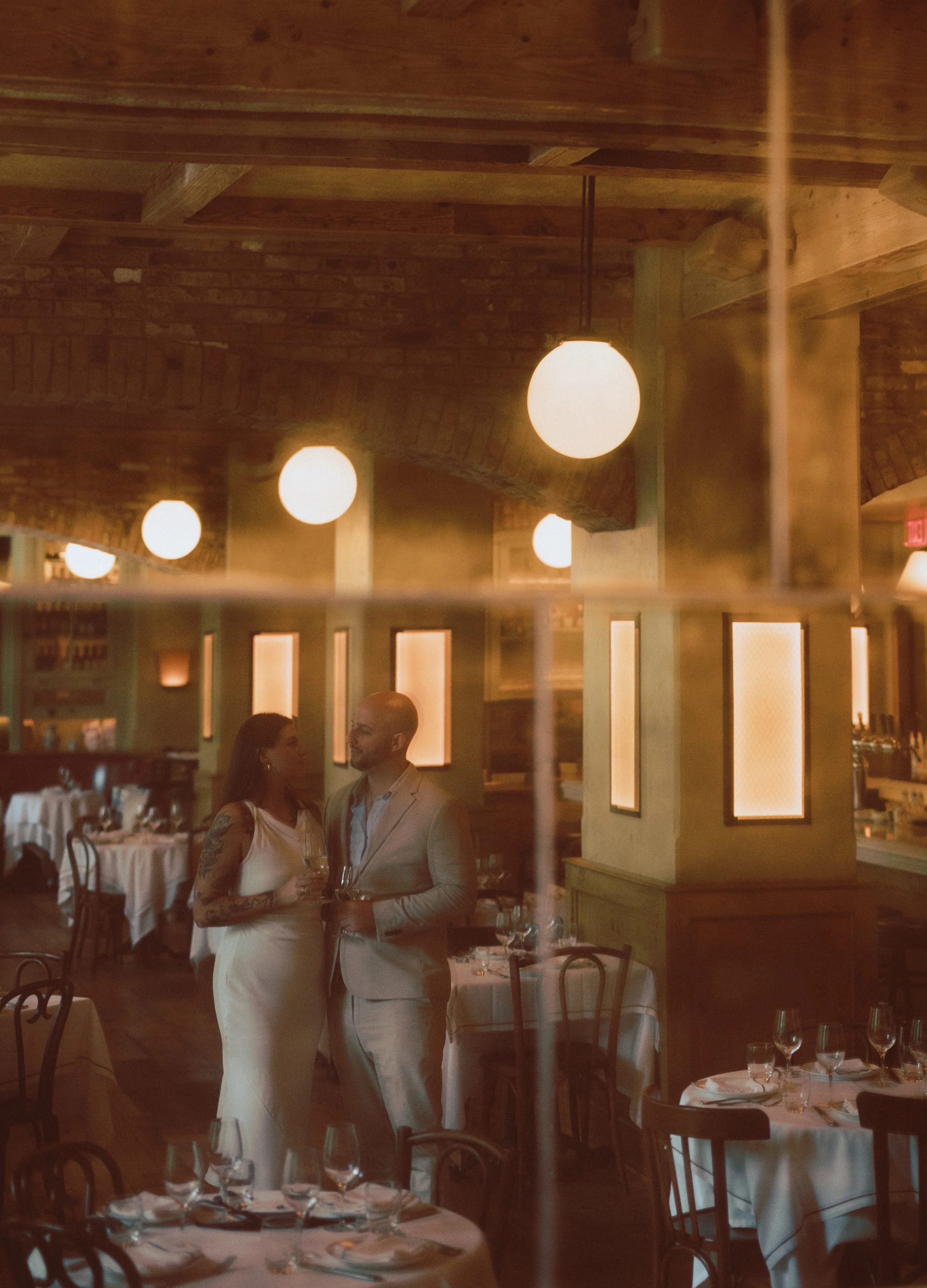 du_soleil_photographie_shanna_matt_engagementsession_rittenhousesquare_borrominirestaurant-43.jpg