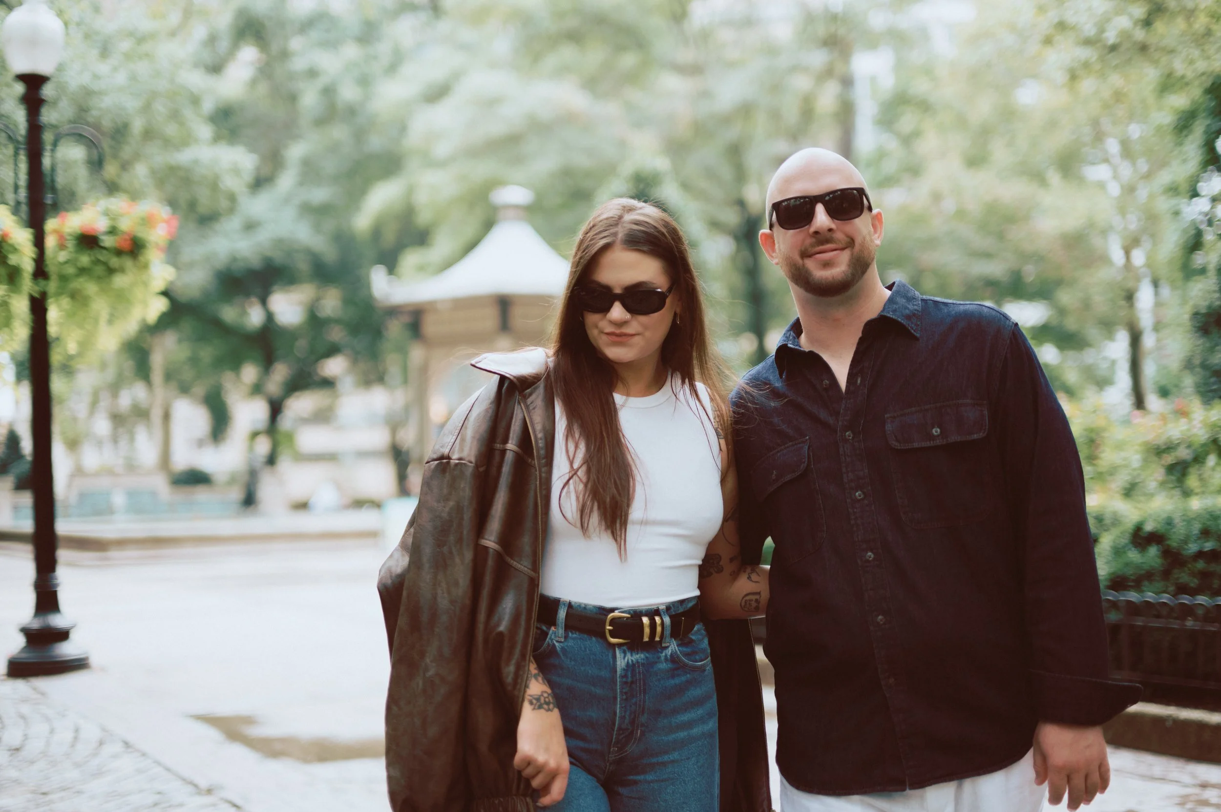 du_soleil_photographie_shanna_matt_engagementsession_rittenhousesquare_borrominirestaurant-104.jpg