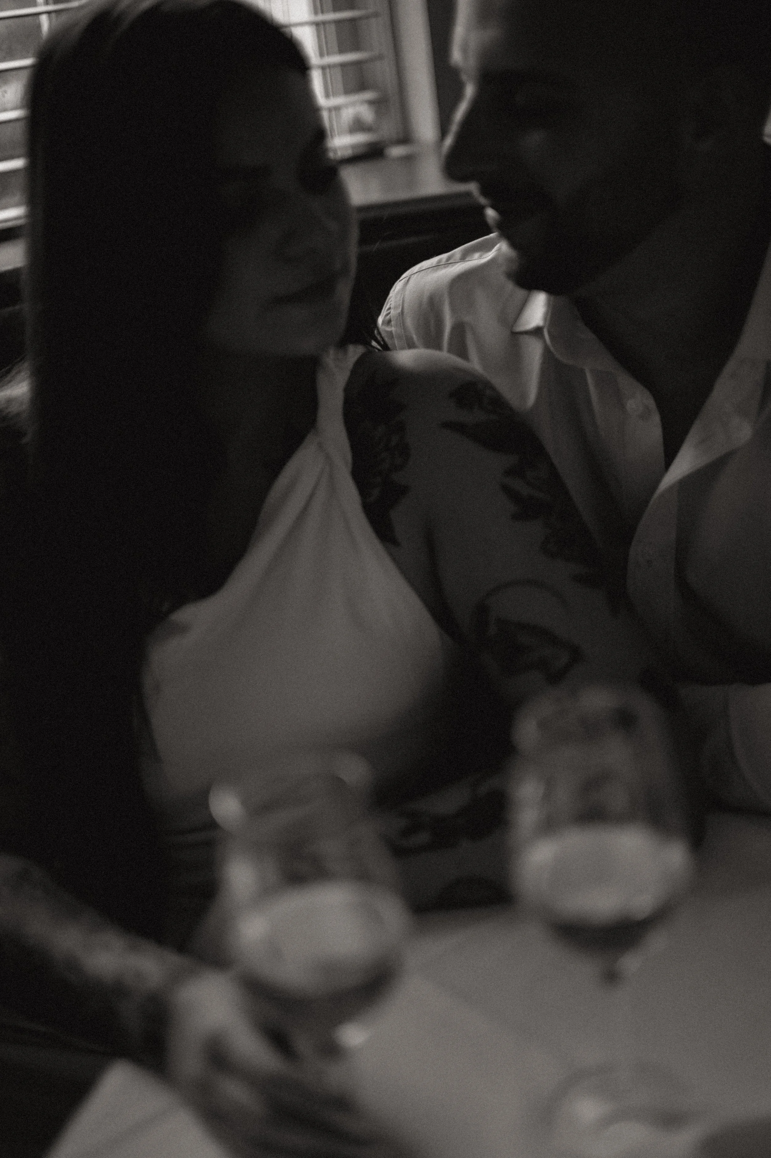 du_soleil_photographie_shanna_matt_engagementsession_rittenhousesquare_borrominirestaurant-48.jpg