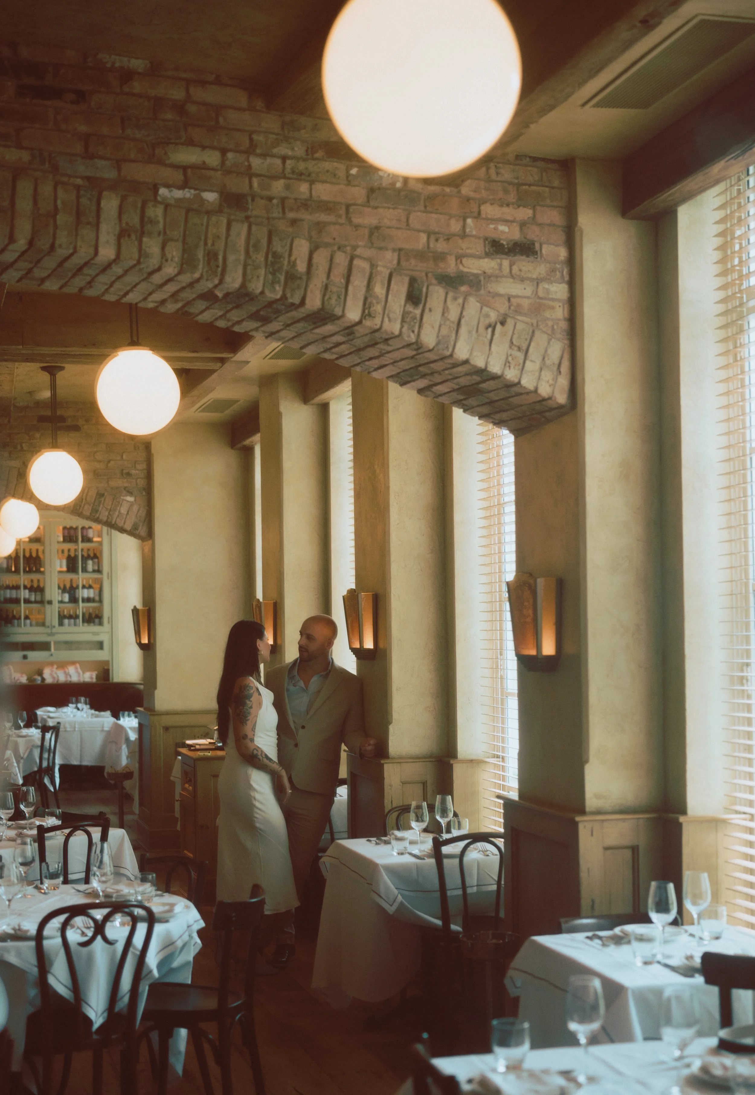du_soleil_photographie_shanna_matt_engagementsession_rittenhousesquare_borrominirestaurant-52.jpg