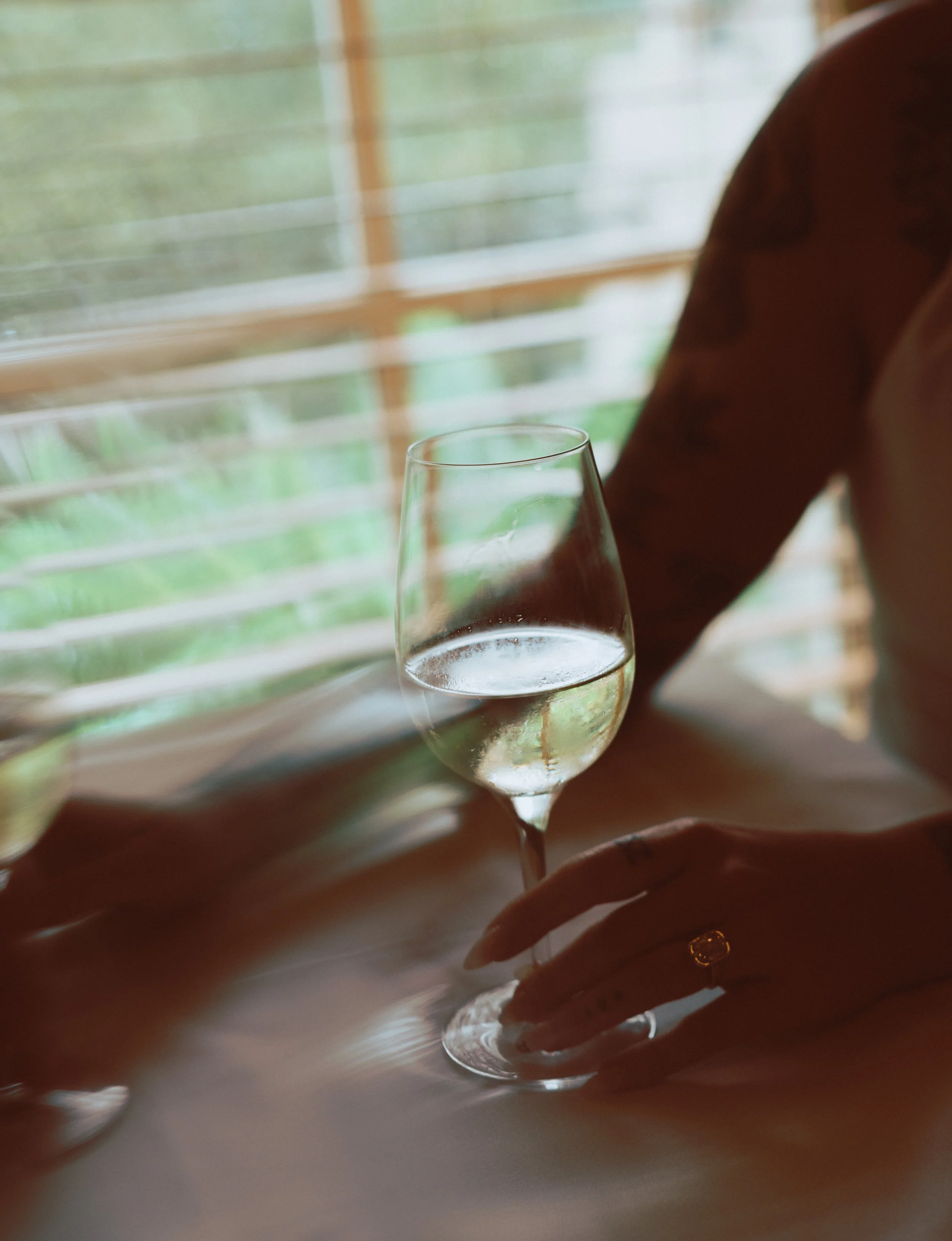 du_soleil_photographie_shanna_matt_engagementsession_rittenhousesquare_borrominirestaurant-7.jpg