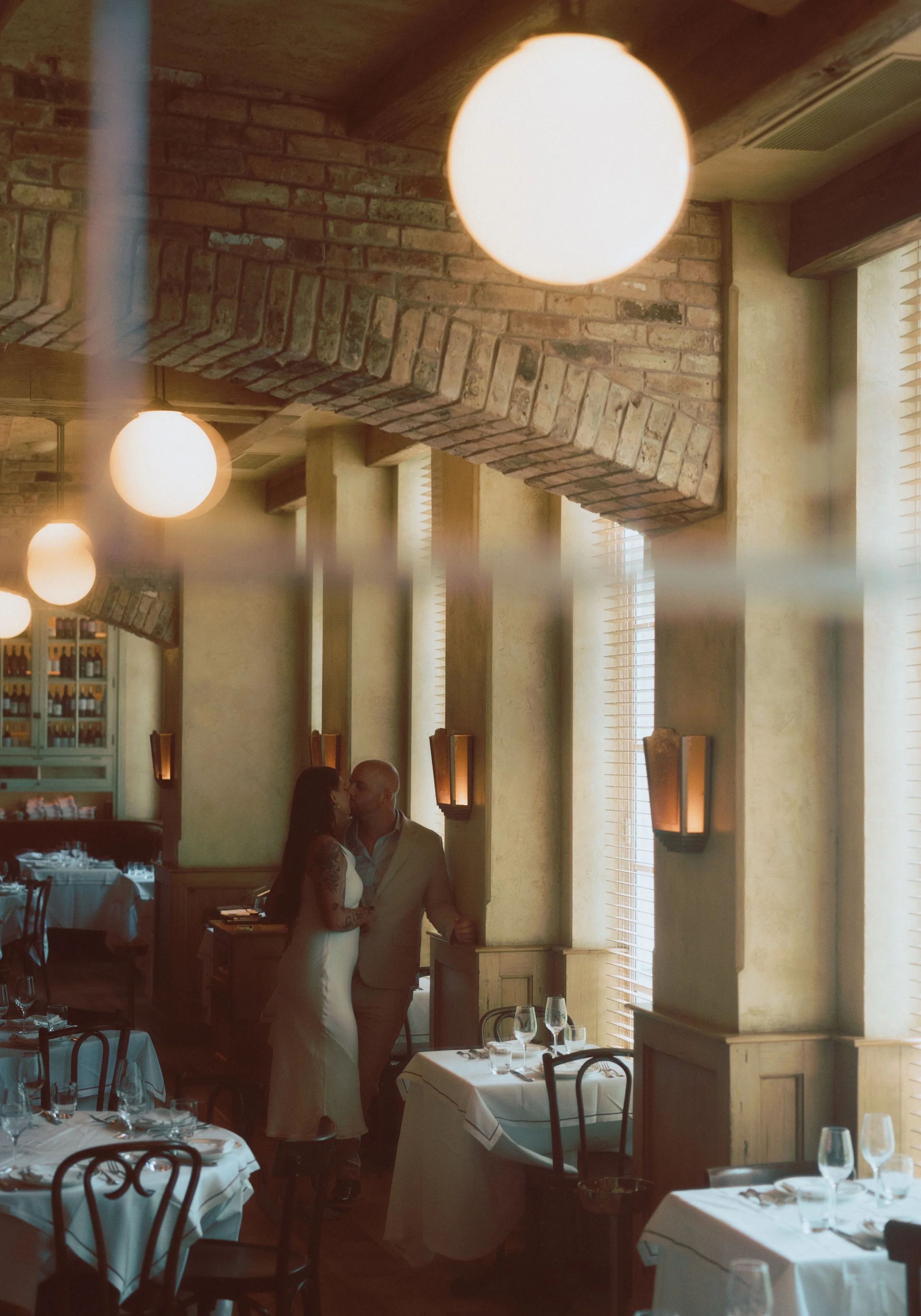du_soleil_photographie_shanna_matt_engagementsession_rittenhousesquare_borrominirestaurant-53.jpg
