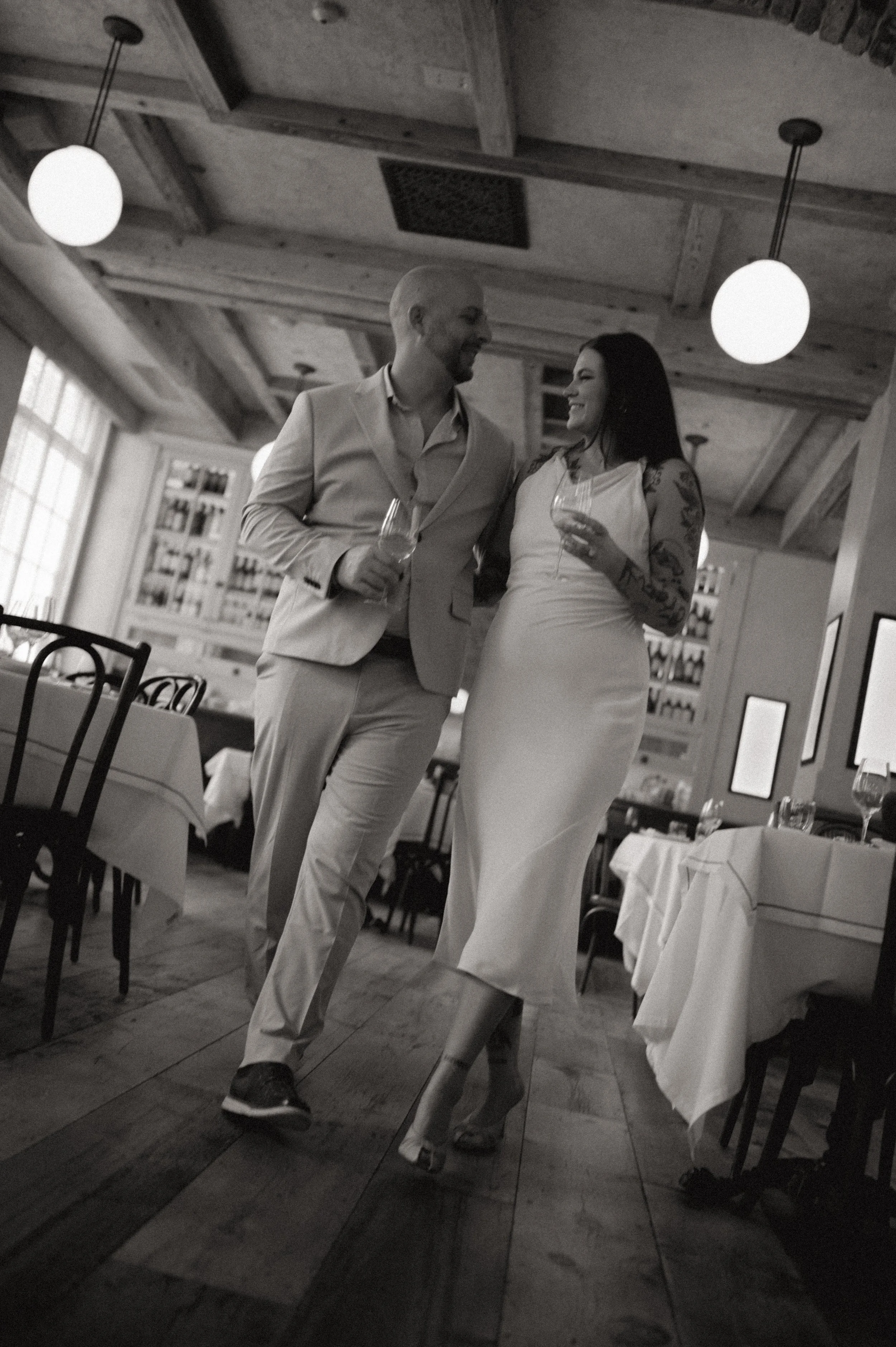 du_soleil_photographie_shanna_matt_engagementsession_rittenhousesquare_borrominirestaurant-37.jpg