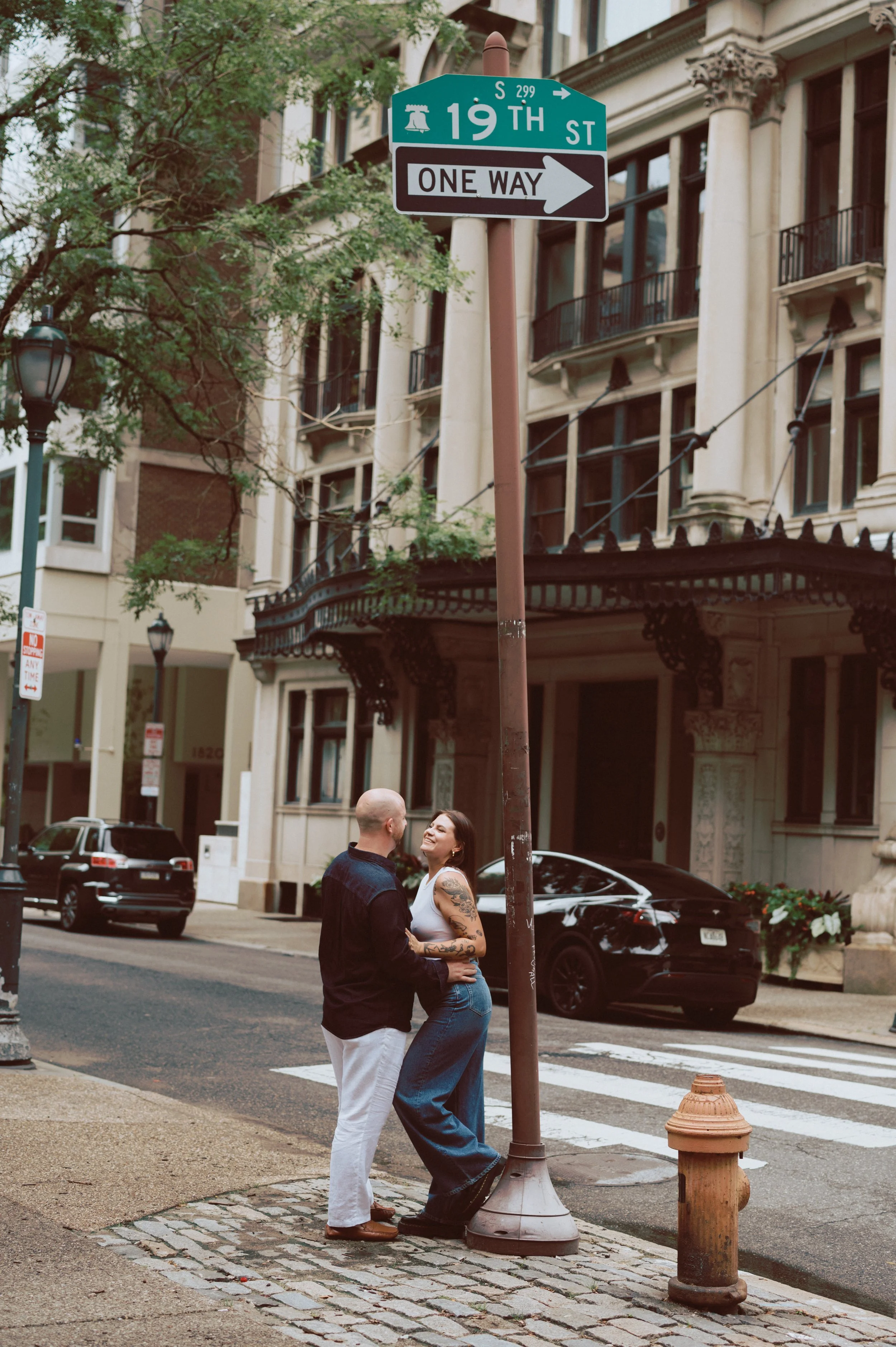 du_soleil_photographie_shanna_matt_engagementsession_rittenhousesquare_borrominirestaurant-118.jpg