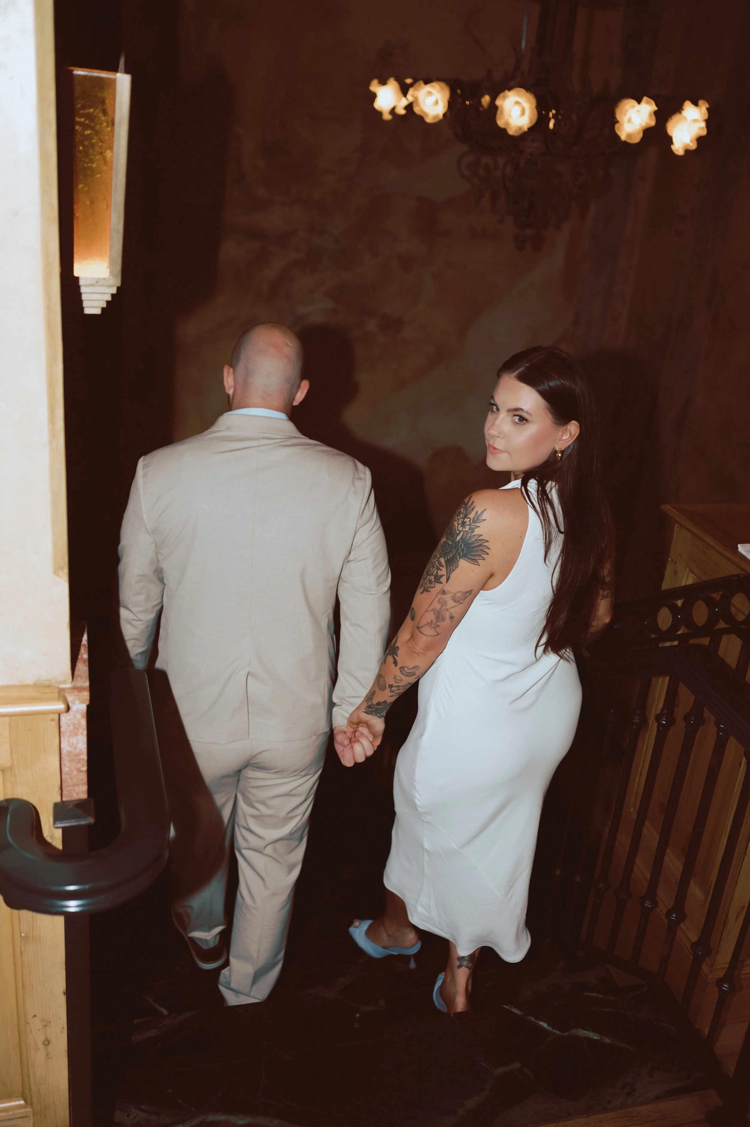 du_soleil_photographie_shanna_matt_engagementsession_rittenhousesquare_borrominirestaurant-60.jpg