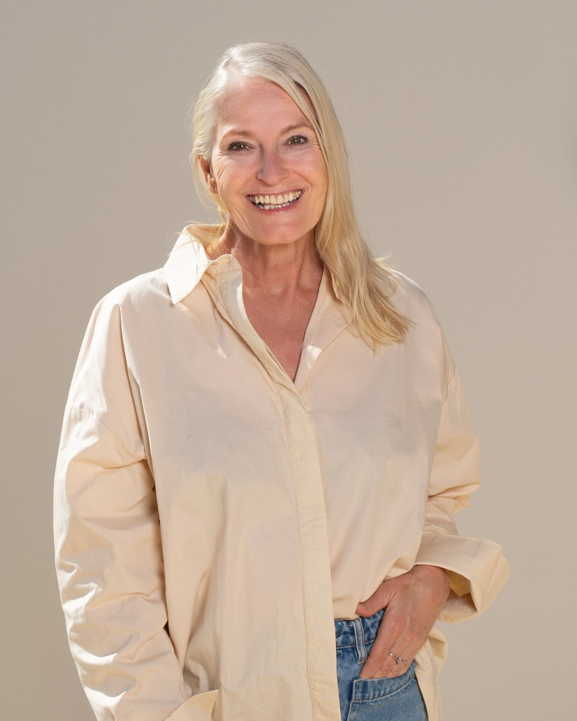 Nelly le Comte artist who paints the female figure in a strong and confident matter.