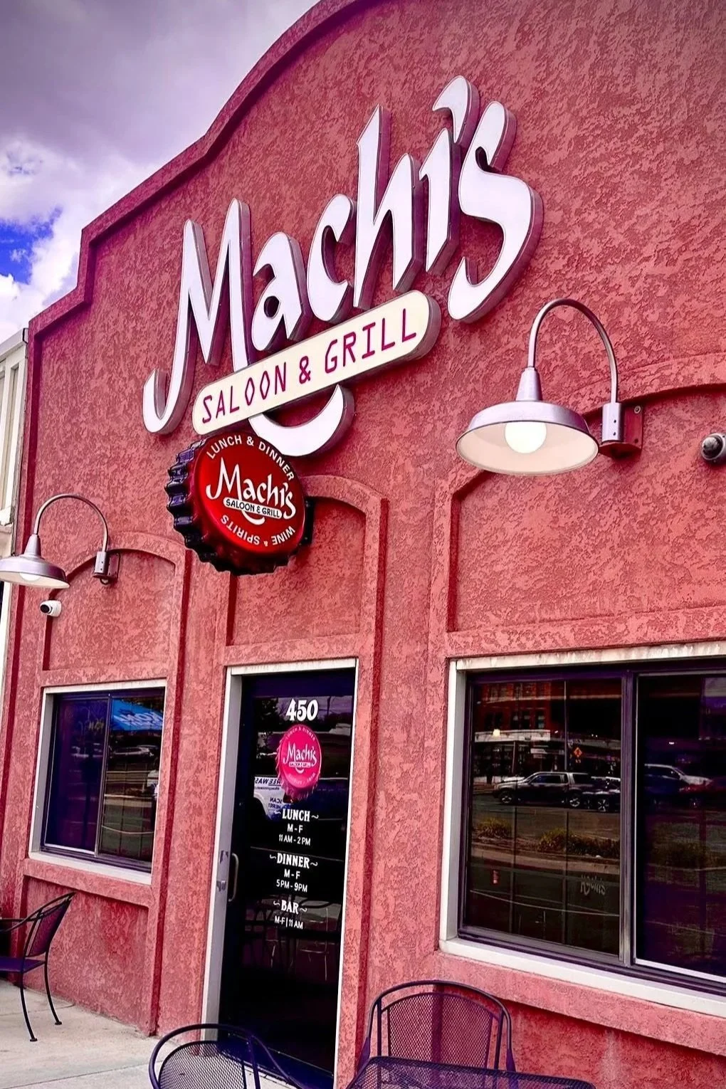 Machi%27s+exterior+2.jpg