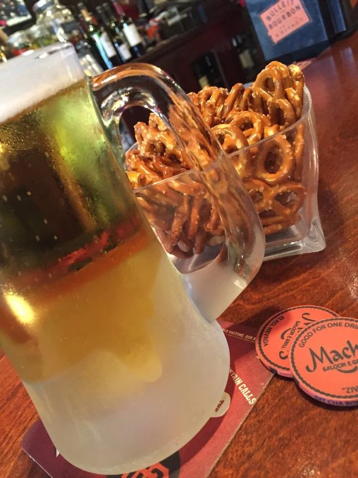 draft-beer-pretzles-appetizers-machi.jpg