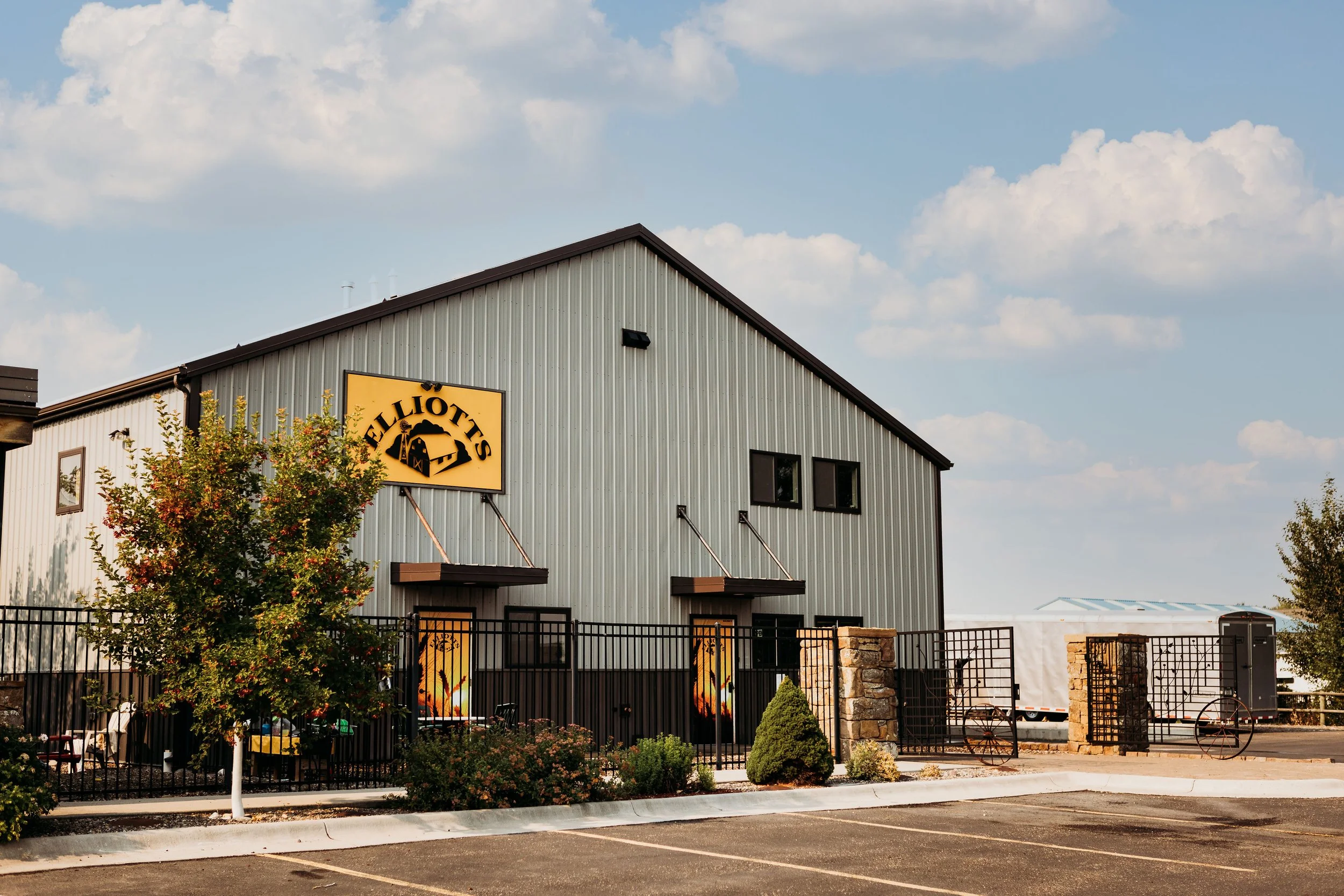 Elliotts Building - Leslie 1.JPG