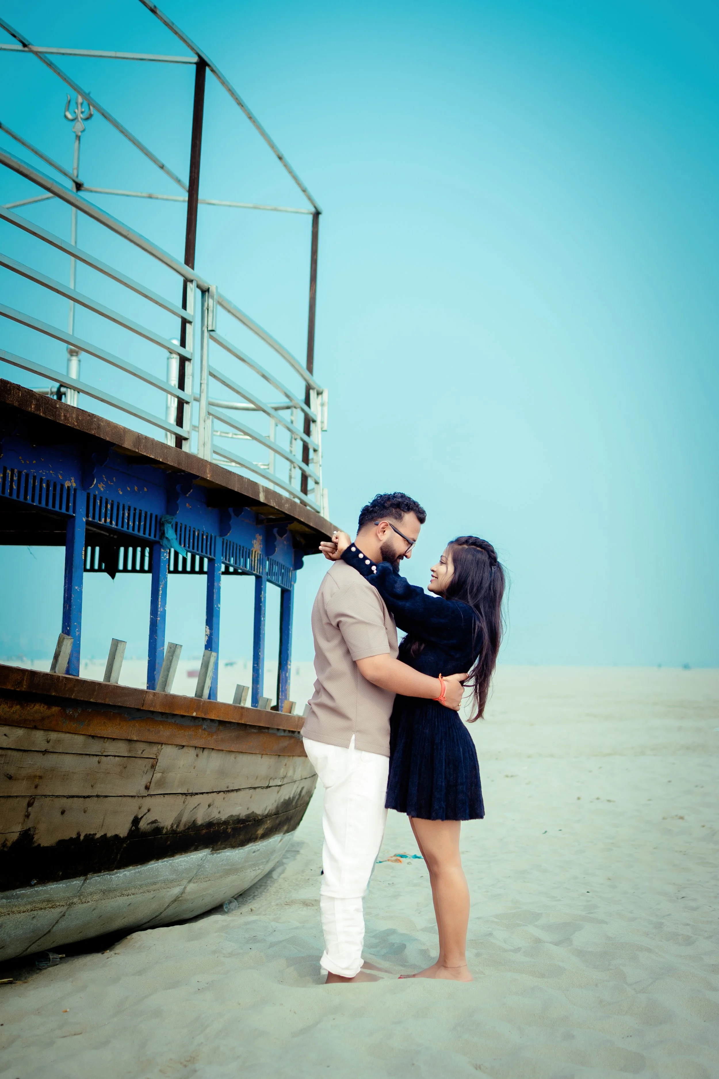 Professional Pre Wedding Photographer in Prayagraj specializing in romantic couple photoshoots, candid photography and cinematic pre wedding photography.
