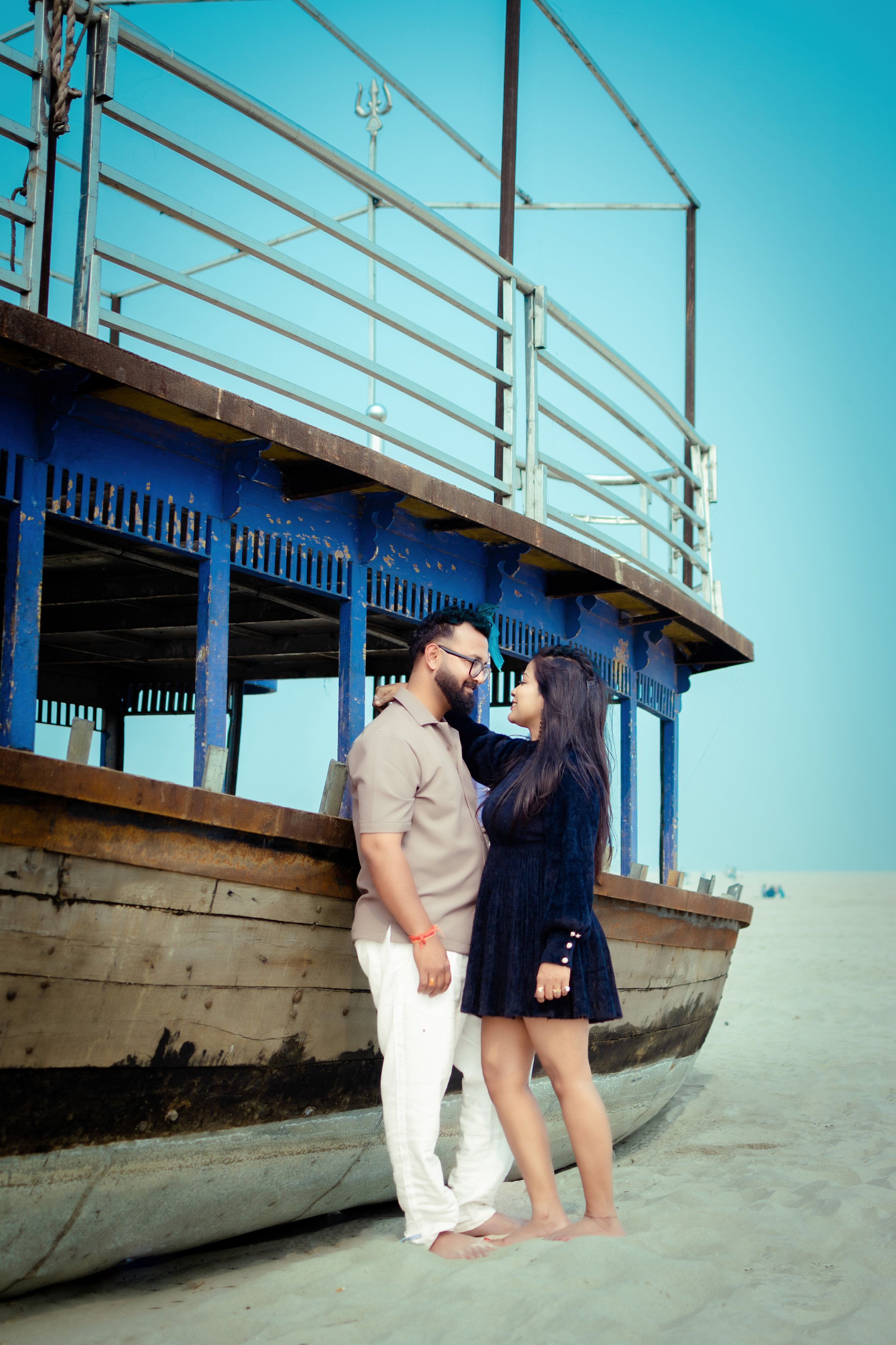 Beautiful Pre Wedding Couple Photoshoot in Prayagraj capturing genuine love, happiness, chemistry and emotional moments through creative photography.