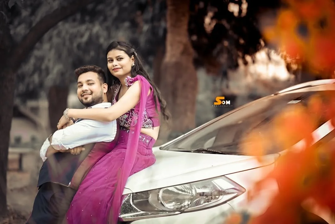 Elegant couple portraits capturing love, happiness and togetherness with a modern and cinematic photography style.