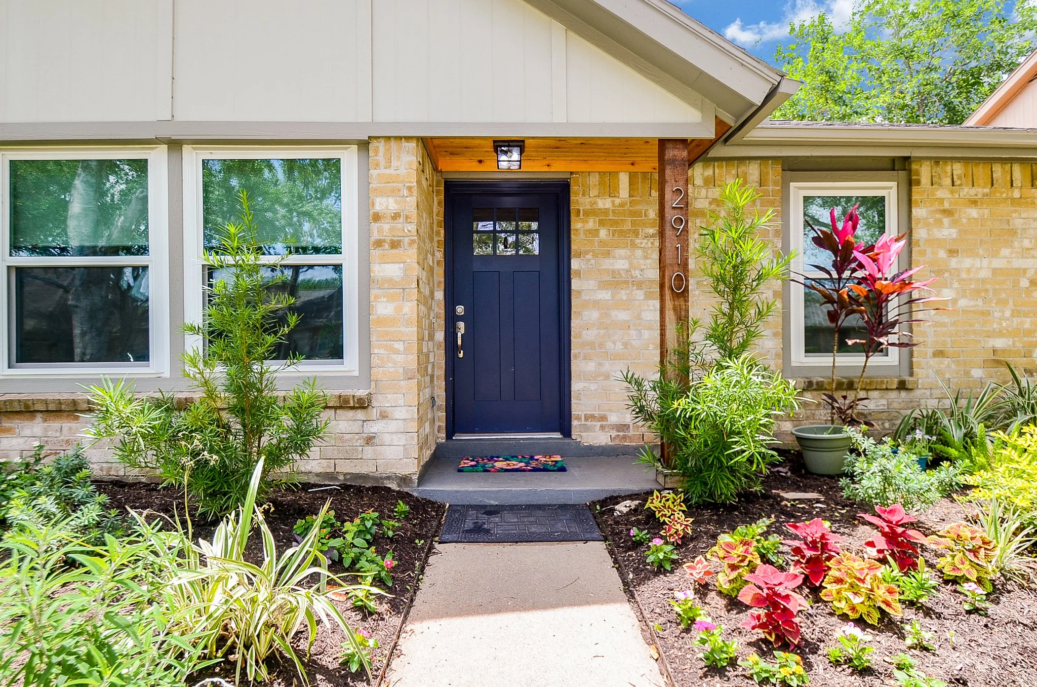 2910 Edgewood exterior