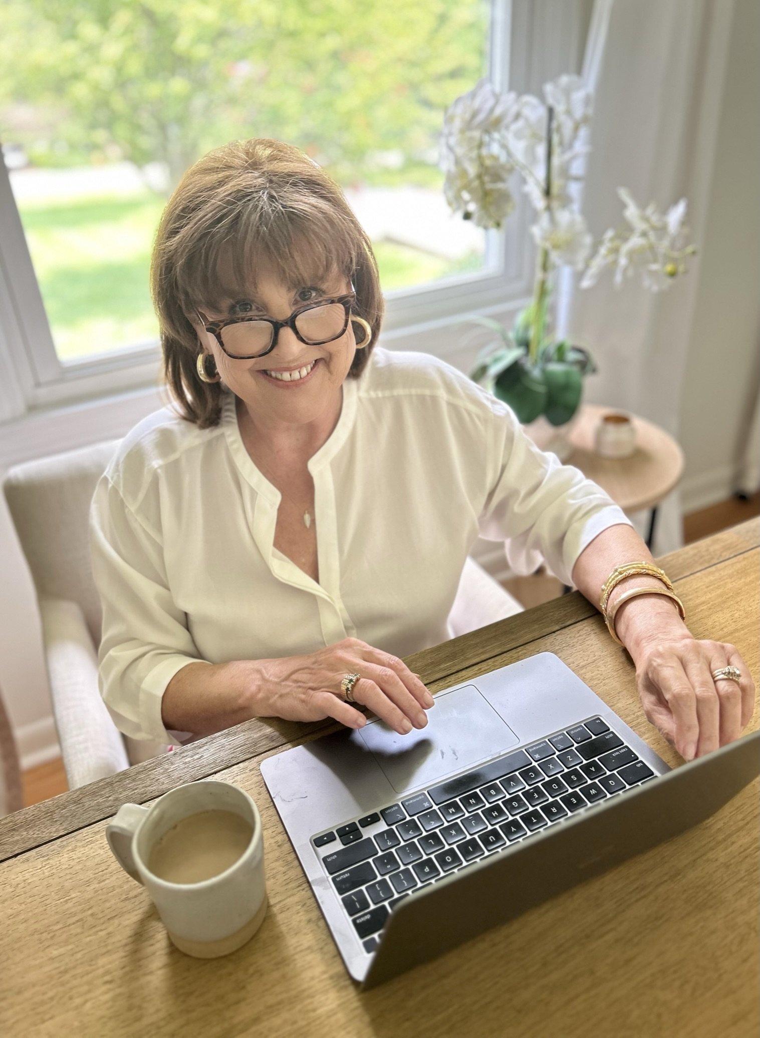 Beth Raebeck Hall is  The Quantum Creator. A highly respected business leader and empowerment coach she helps accomplished professionals  discover strategic empowerment for the future.