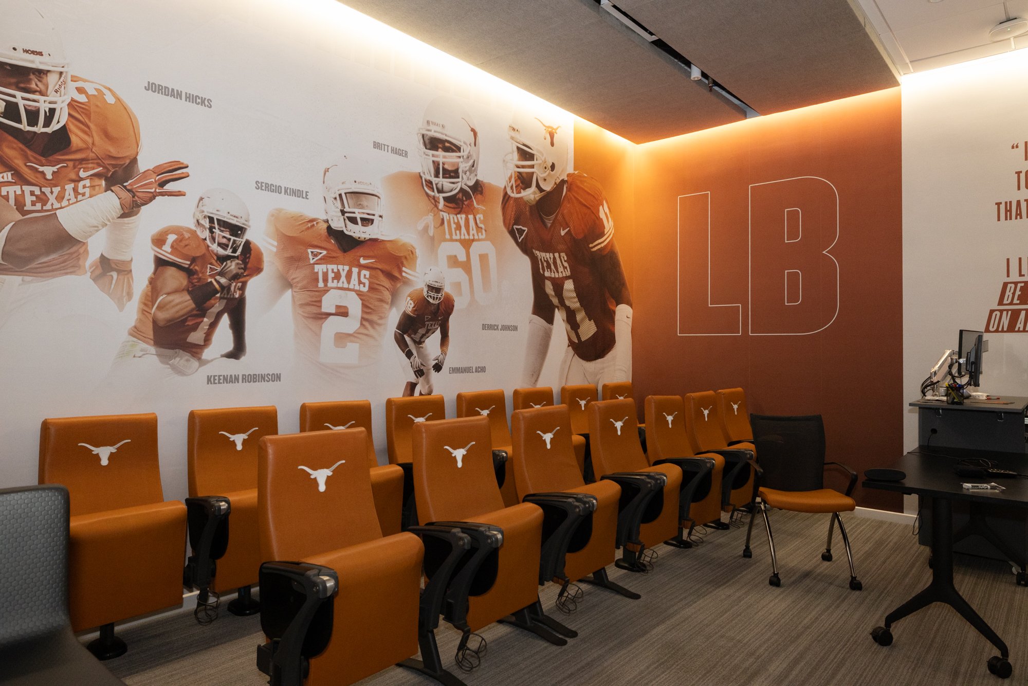 10-BehindScenesTexasFootball-022.jpg