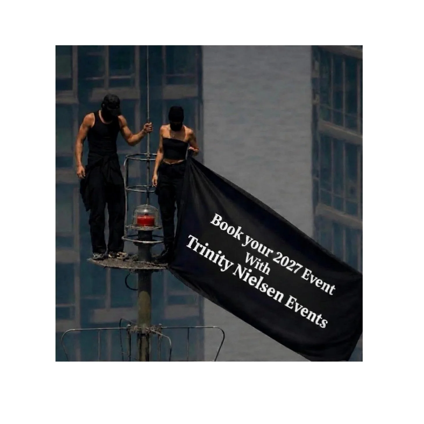 They totally said it, not me&hellip;..I&rsquo;d have to agree with them!! Epic proposal, now let me plan the Epic Wedding @angela_nikolau @beerkus 🏙️
.
.
.
.
#eventplanner #newyork #epicproposal #empirestatebuilding #wedding