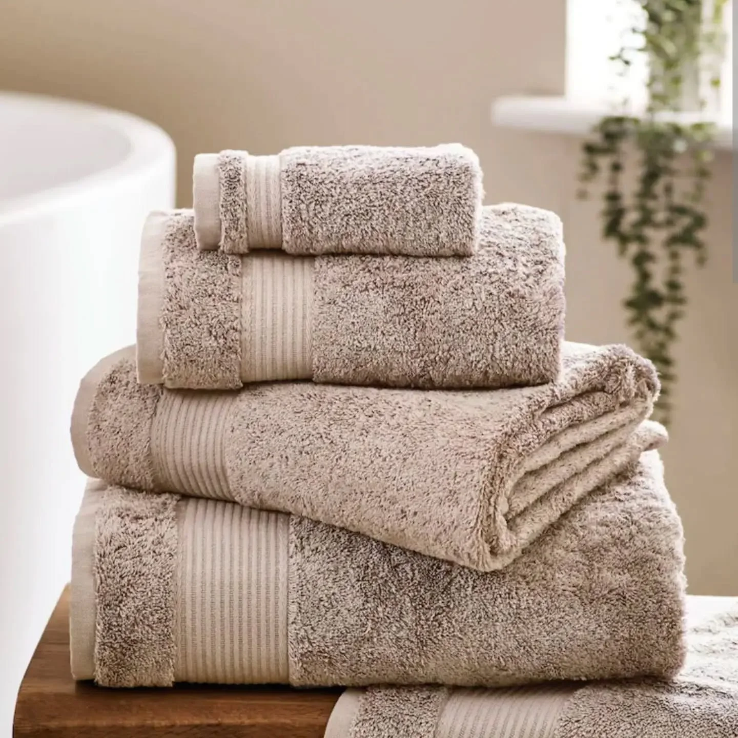 ❗Wanted - New or Used, clean towels❗

We are in need of more towels to use for our poorly bunnies at the rescue, if you have any that you would be happy to donate please msg for drop off details. 

Thank you 🐰🩷