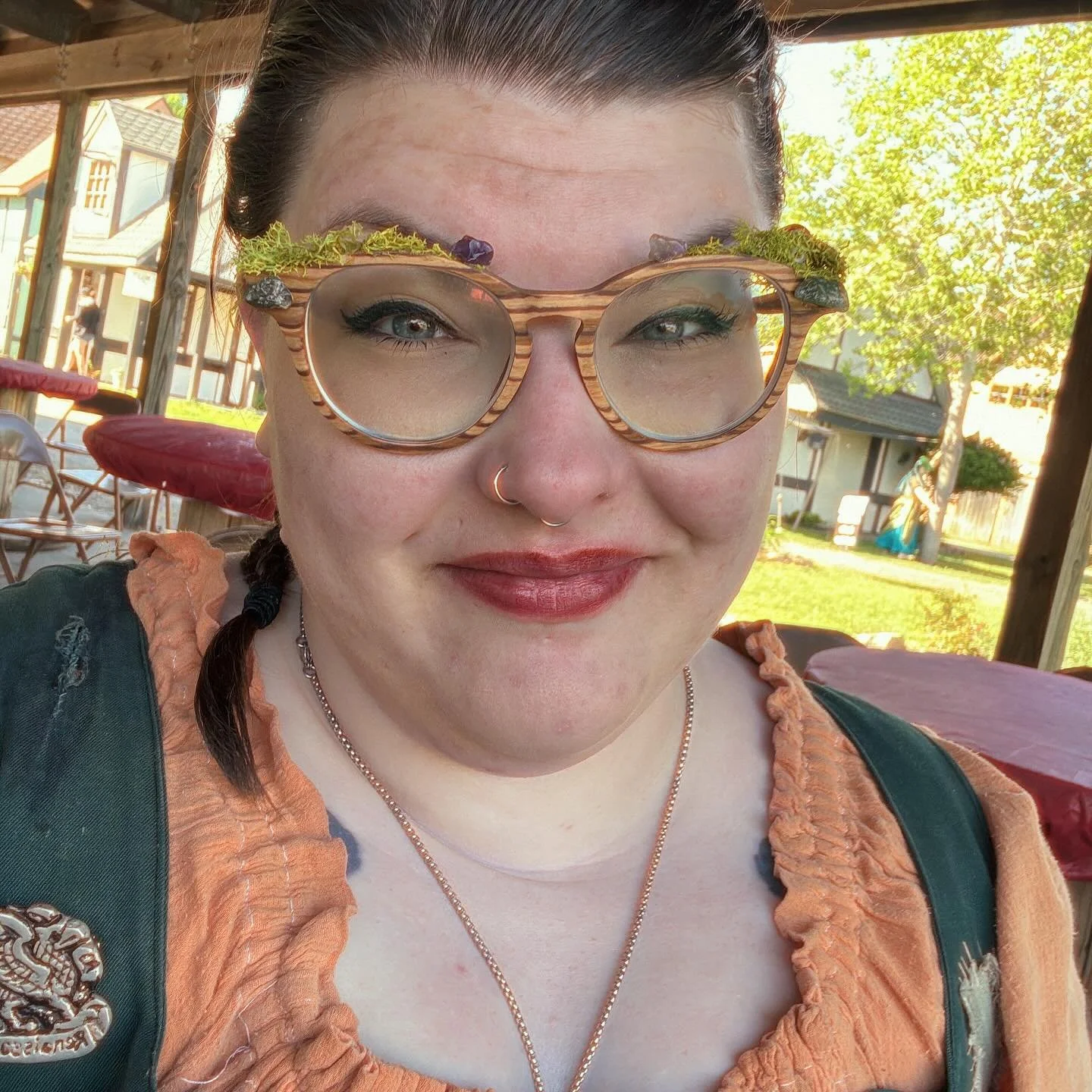 Ready to start day 2! Come see me in #desmoines @renfaireatsleepyhollow ! Finn and me are having a blast! #iowa #renaissancefesitival #renaissancefaire #renaissance #meabhandfinn