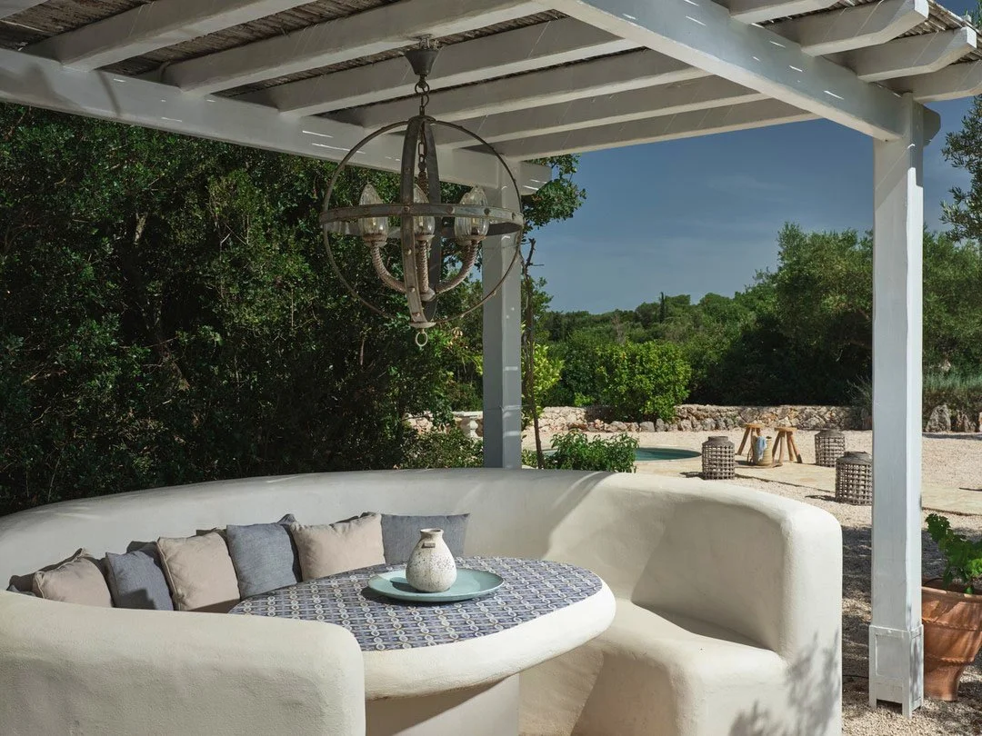 Curved OUTDOOR SEATING copy.jpg