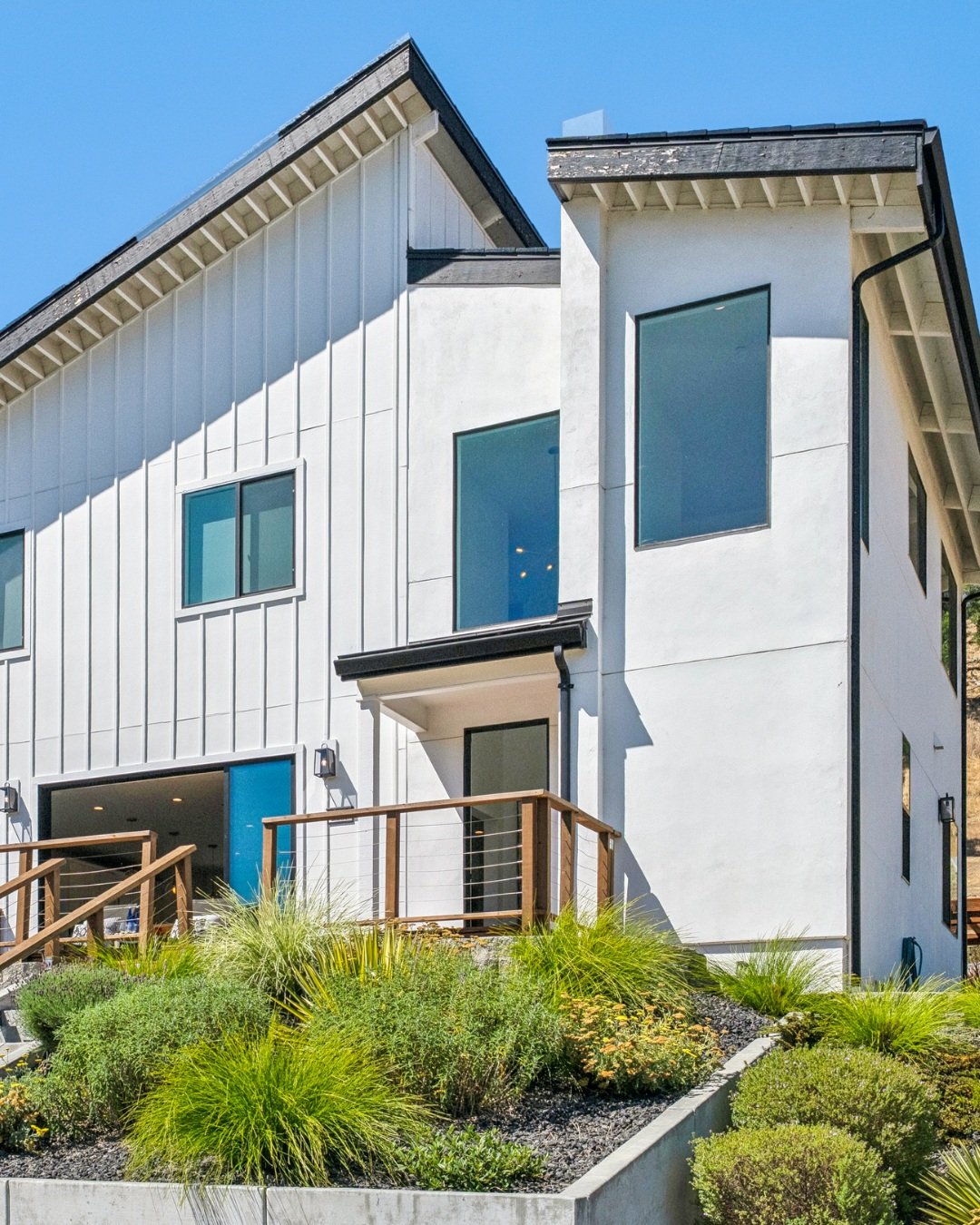 The Vintara is now available for booking in Glen Ellen. Step inside and the details speak for themselves: a warm and inviting entrance, a living room designed for unwinding, and a backyard made for late evenings with friends and family. 

It is the k