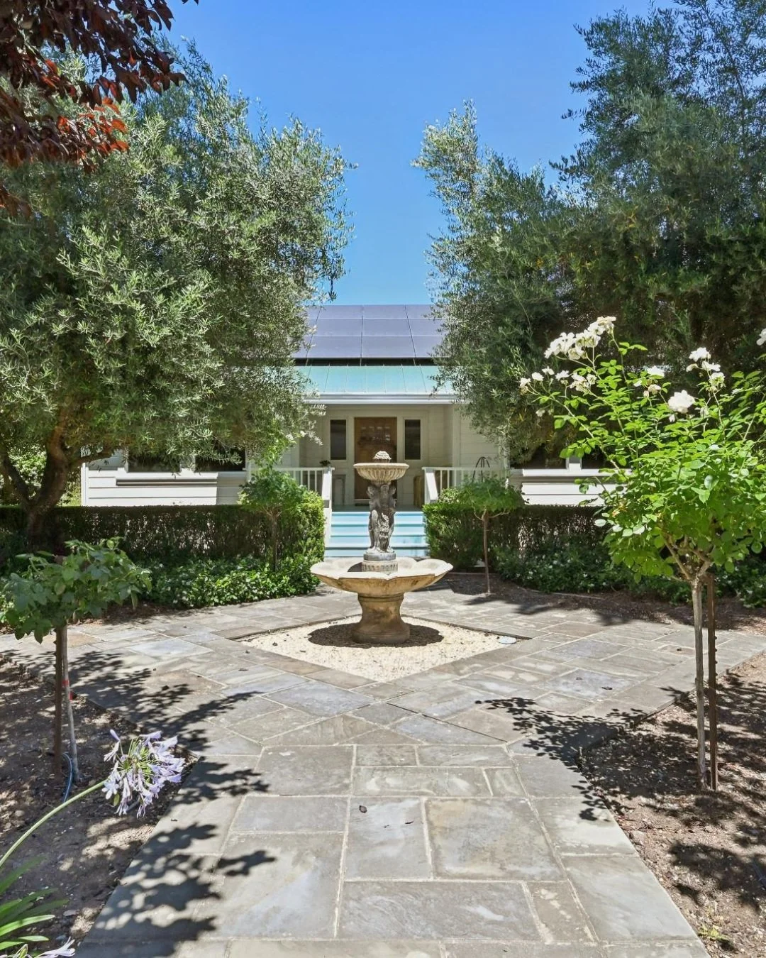 Great-looking spaces are thoughtfully prepared. At the Starlite Atelier, that preparation happens before guests arrive.

The courtyard gives guests a clean and quiet first impression of the property.  We present the living room as the design intended
