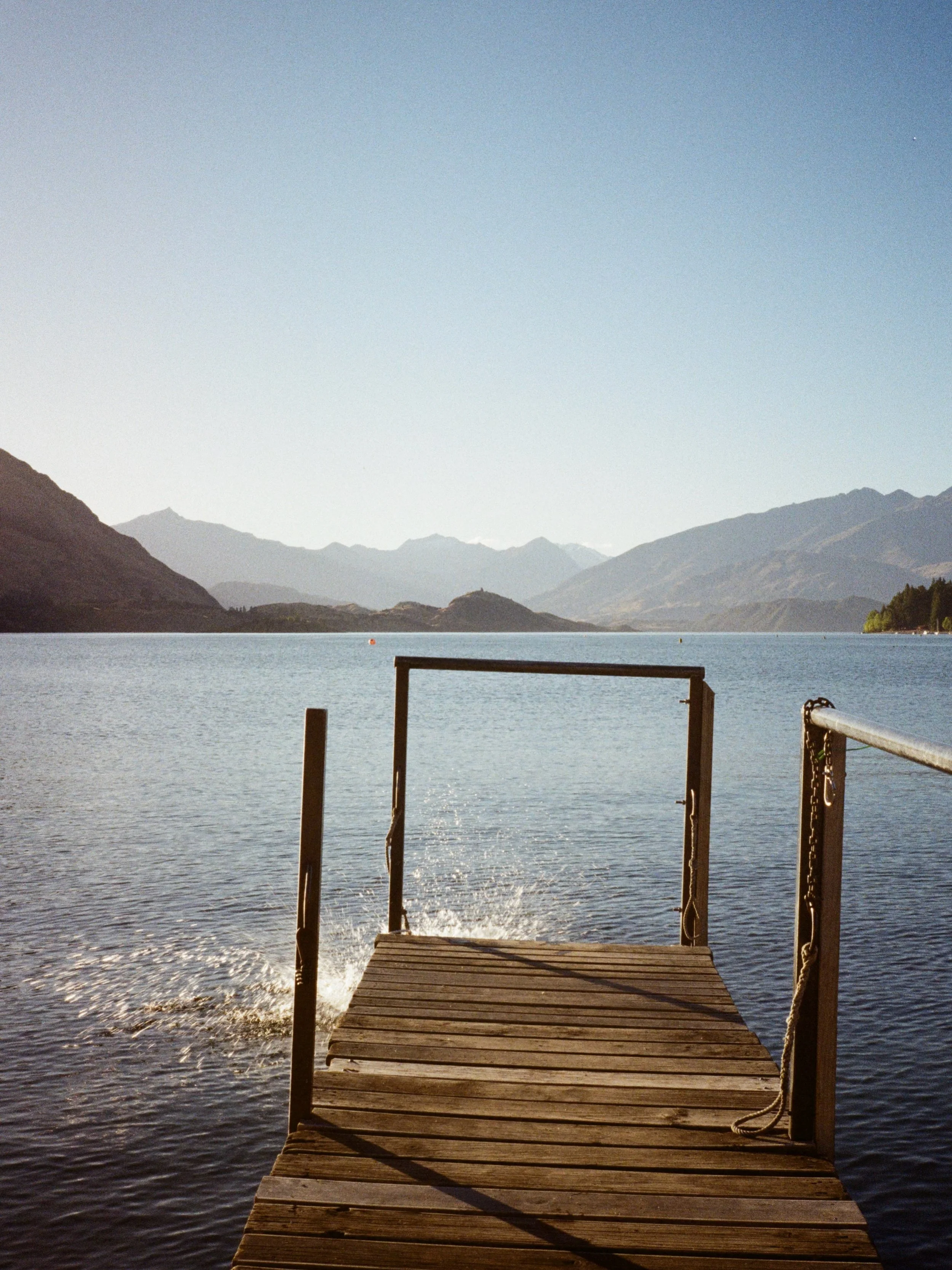 Wanaka Lake 

#nzsouthisland #wanaka #contaxt2