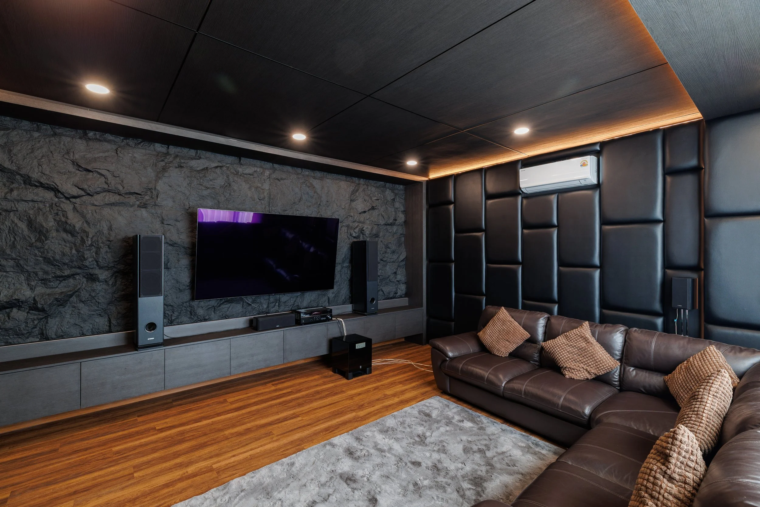 STUDIO ROOM KHUN TAK
