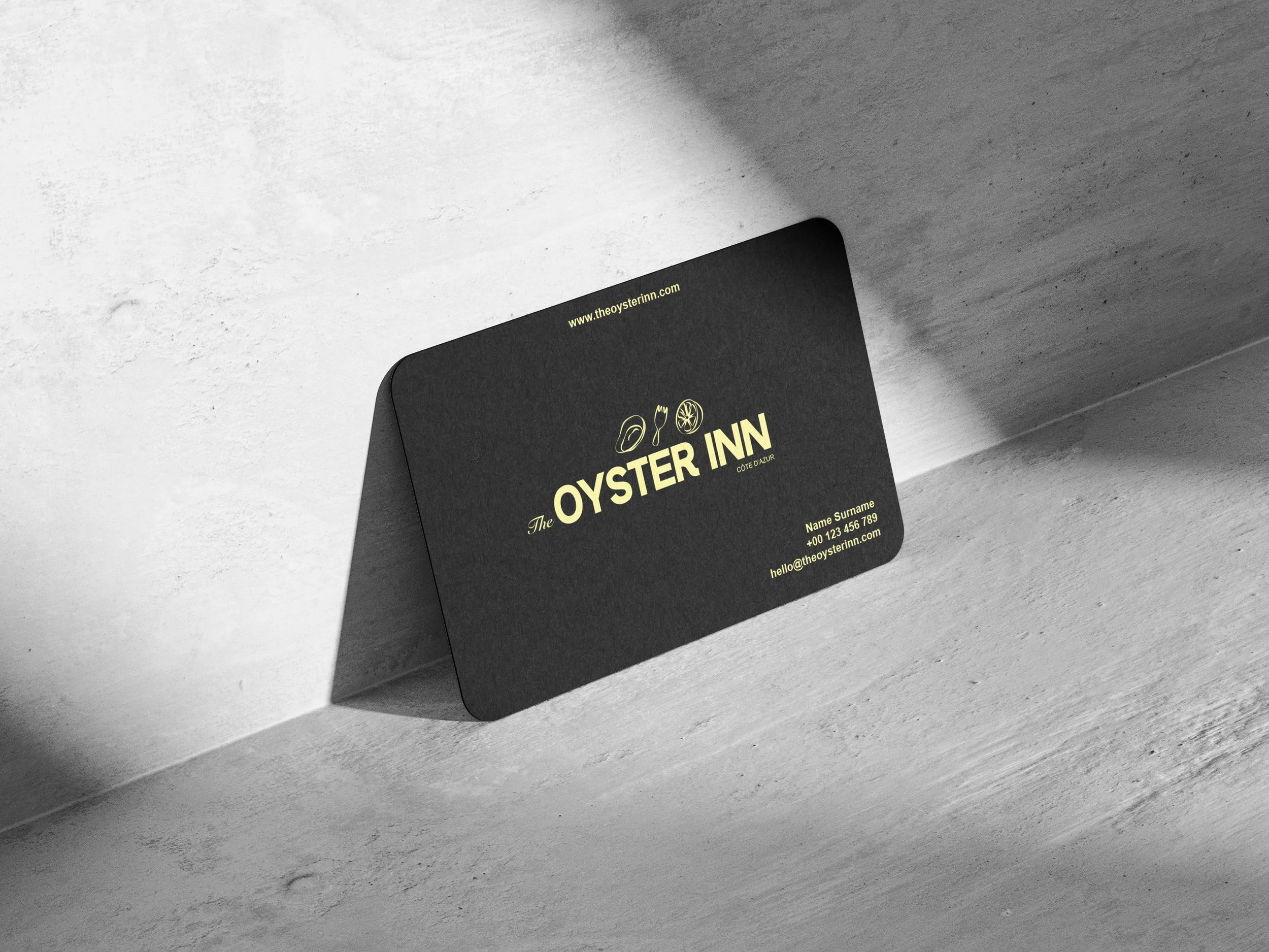 Free_Round_Business_Card_Mockup_3.jpg