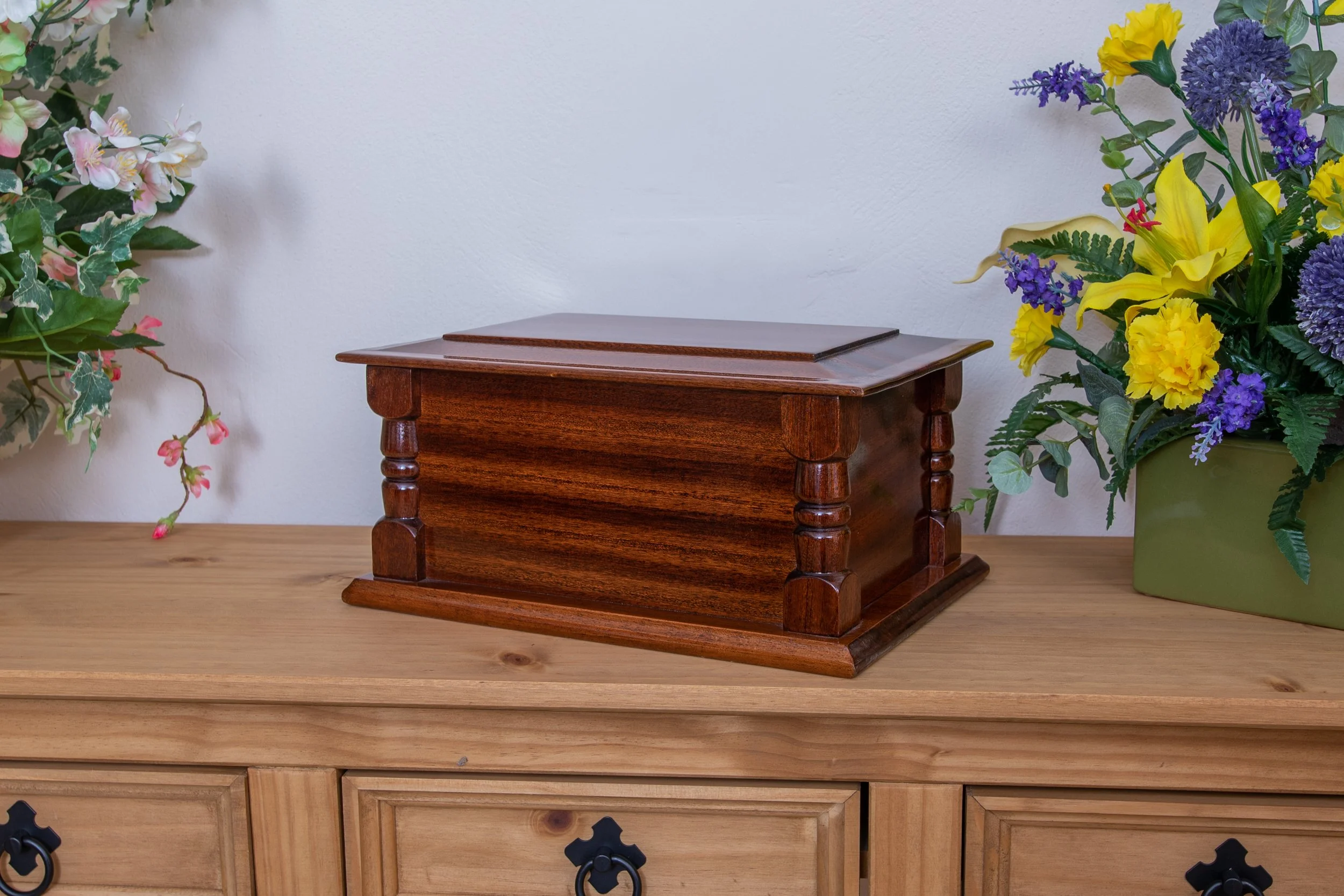 Ash casket in dark oak veneer.