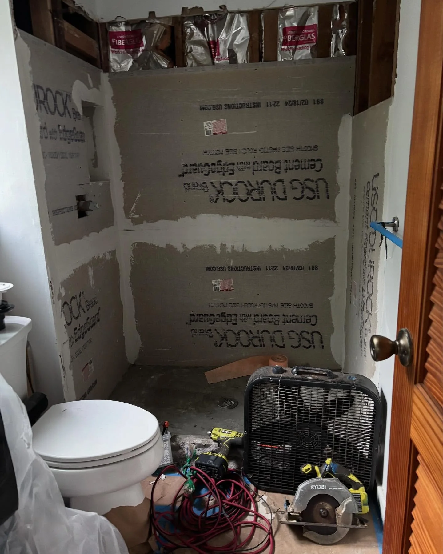 Shower update in Kona! We keep it island style from Alameda to Hawaii!