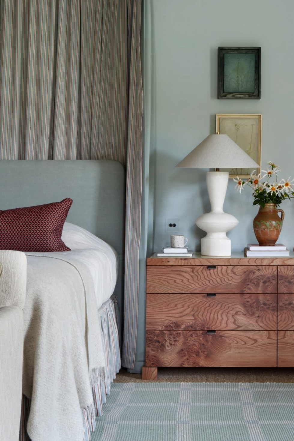 Bedroom with cushions in Oleanda Woven in Egypt