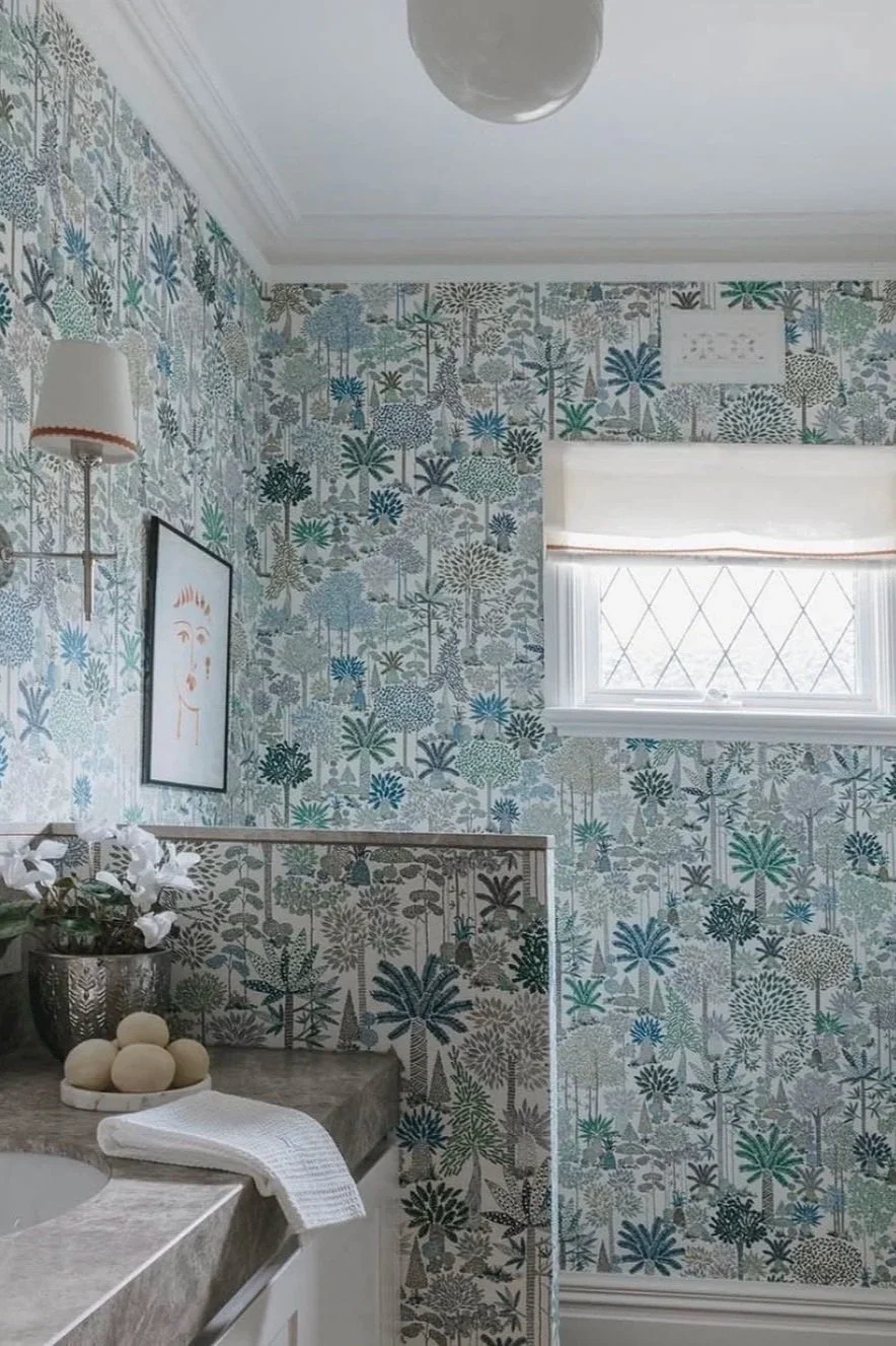 Bathroom with Clea wallpaper in Jungle
