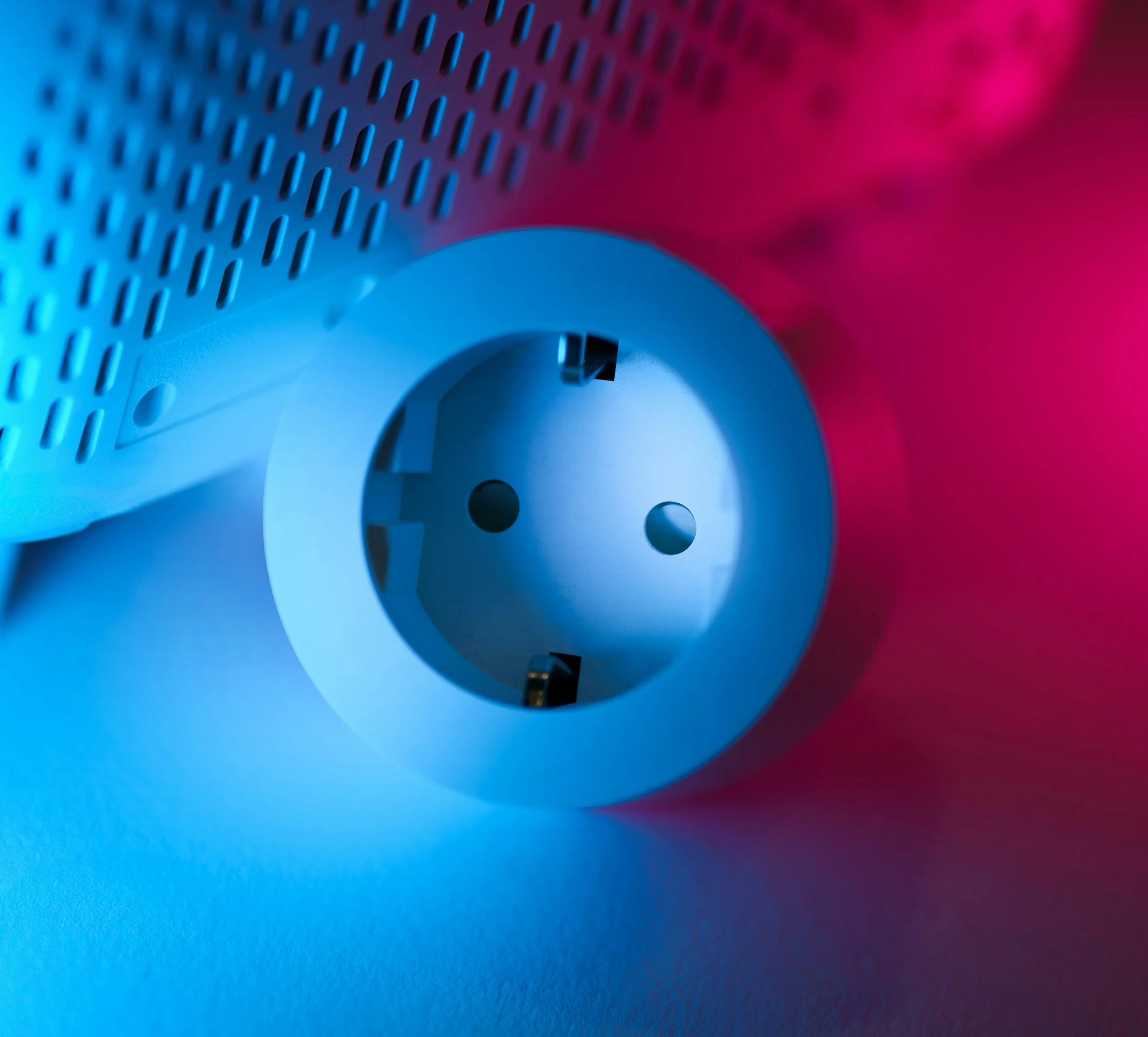 Smart Plugs vs. Smart Switches: Which Makes More Sense for Different Rooms?