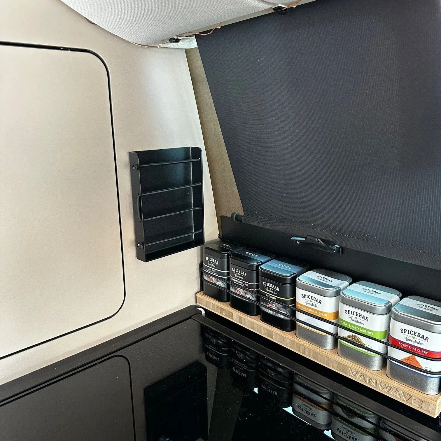vwvst01-vanshelf-2-schwarz-04-1920w.jpg