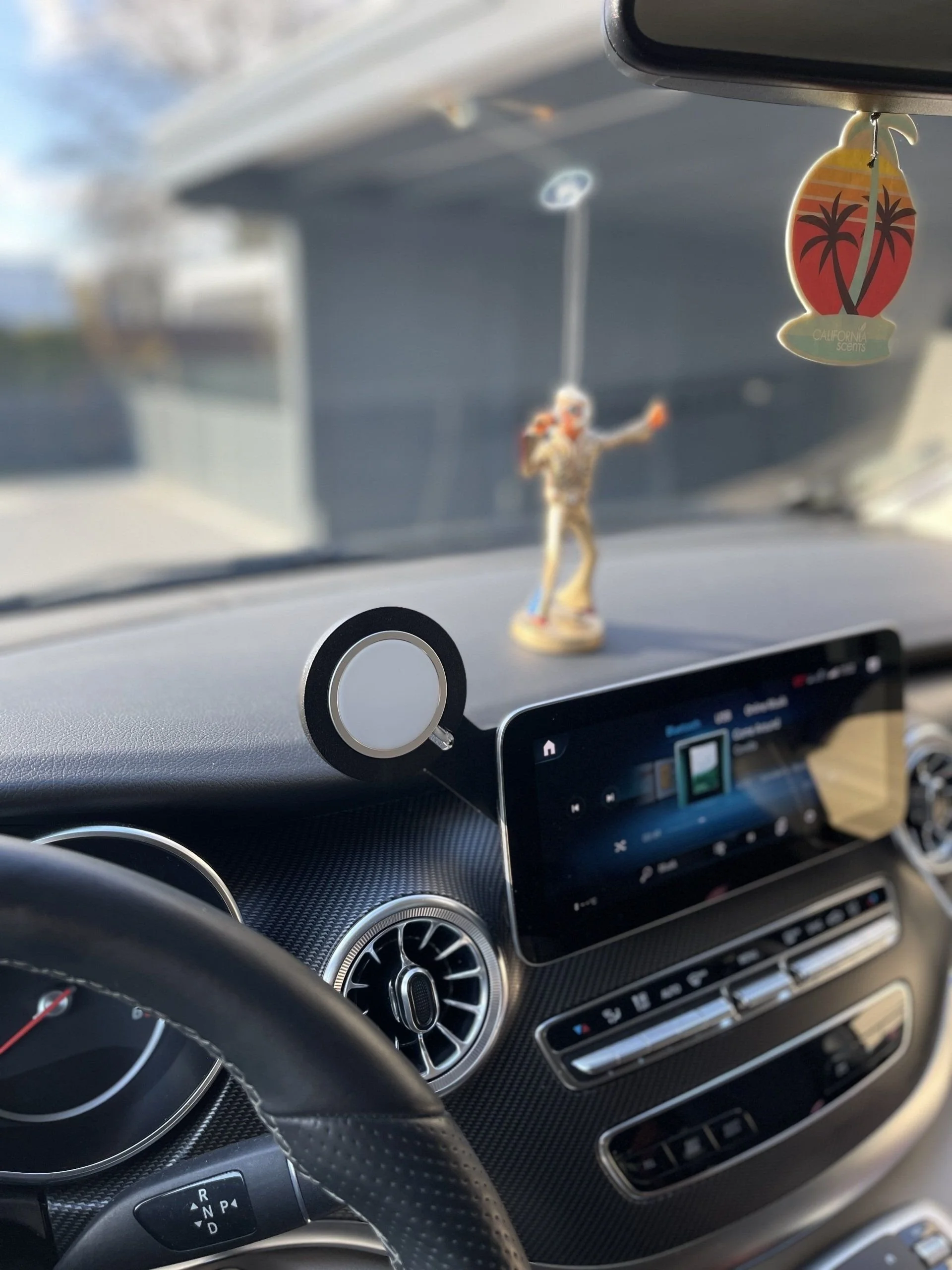 vwms-vanmagsafeholder-fuer-iphone-12-13max-05-1920w.jpg