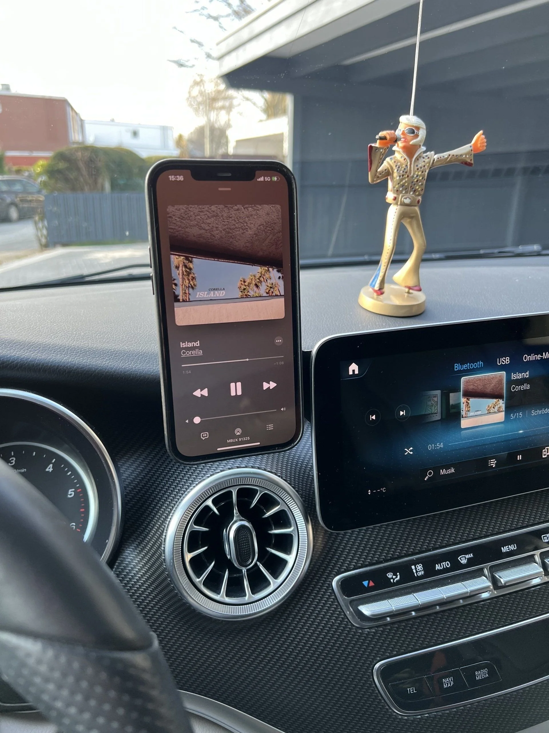 vwms-vanmagsafeholder-fuer-iphone-12-13max-07-1920w.jpg