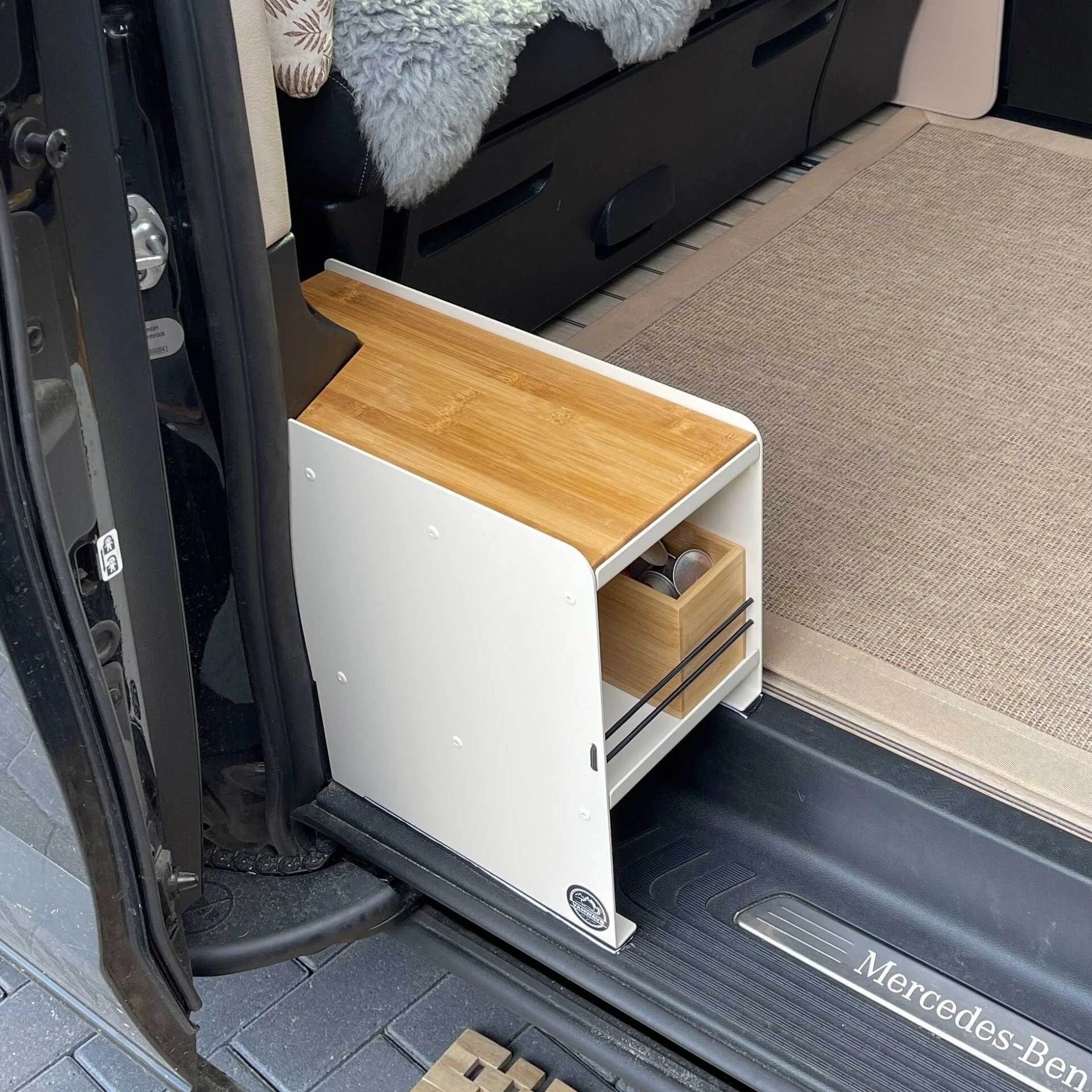 vwr2-v01-vanrack-white-02-1920w.jpg