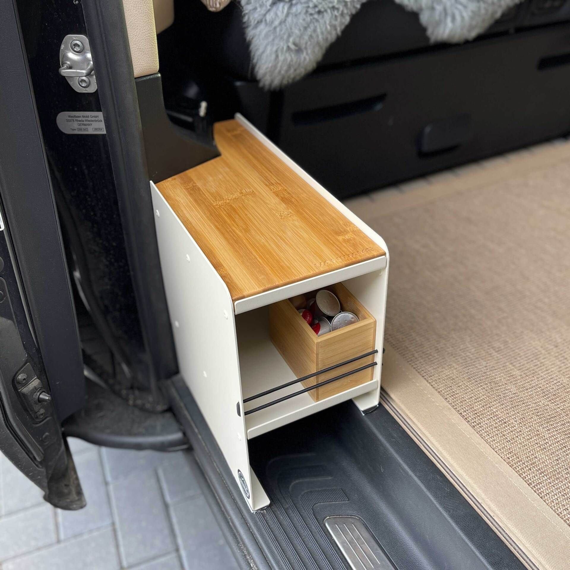 vwr2-v01-vanrack-white-03-1920w.jpg