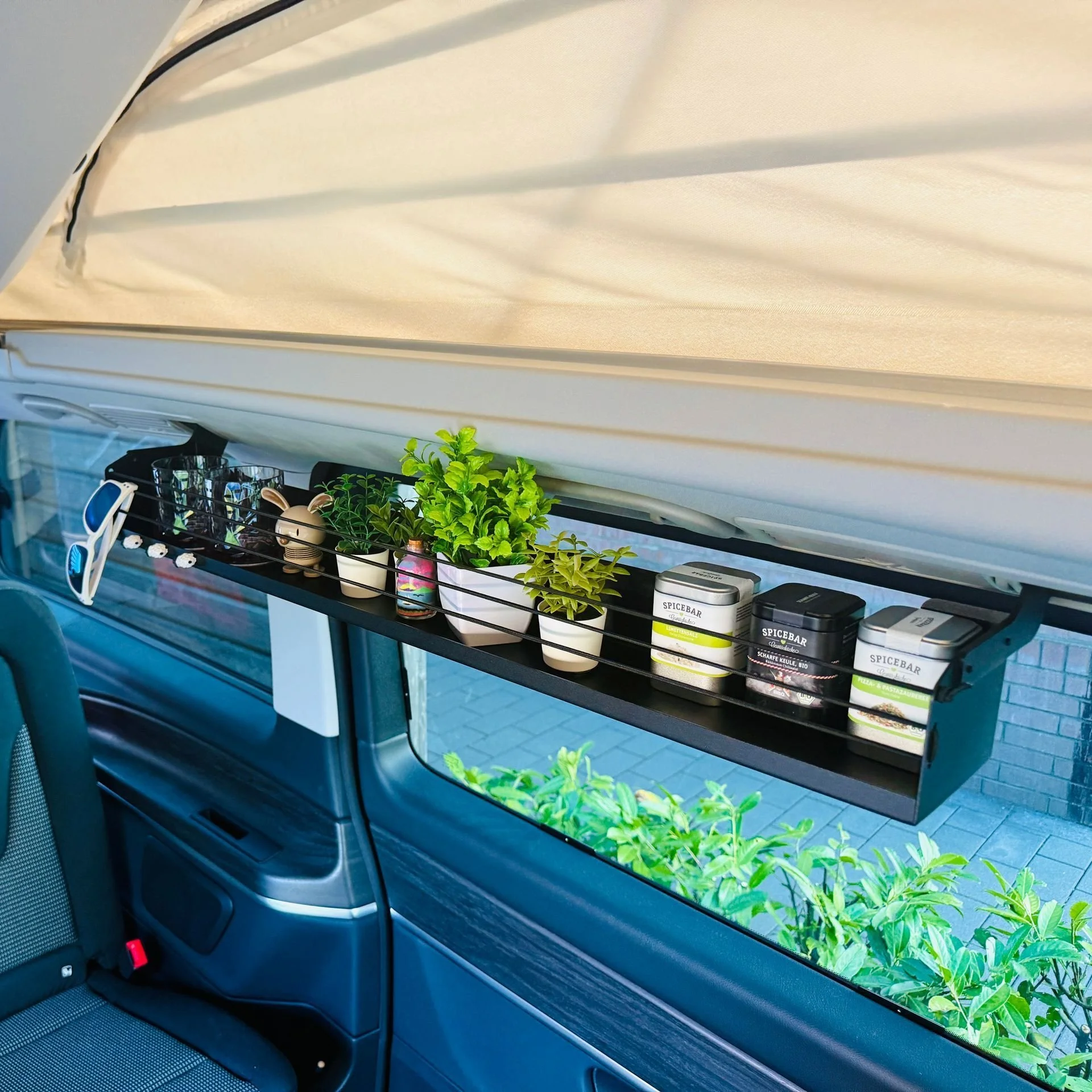 vwvs3-v01-vanshelf-3-02-1920w.jpg
