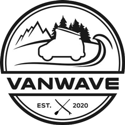 Logo "VANWAVE" und die Angabe "EST. 2020".