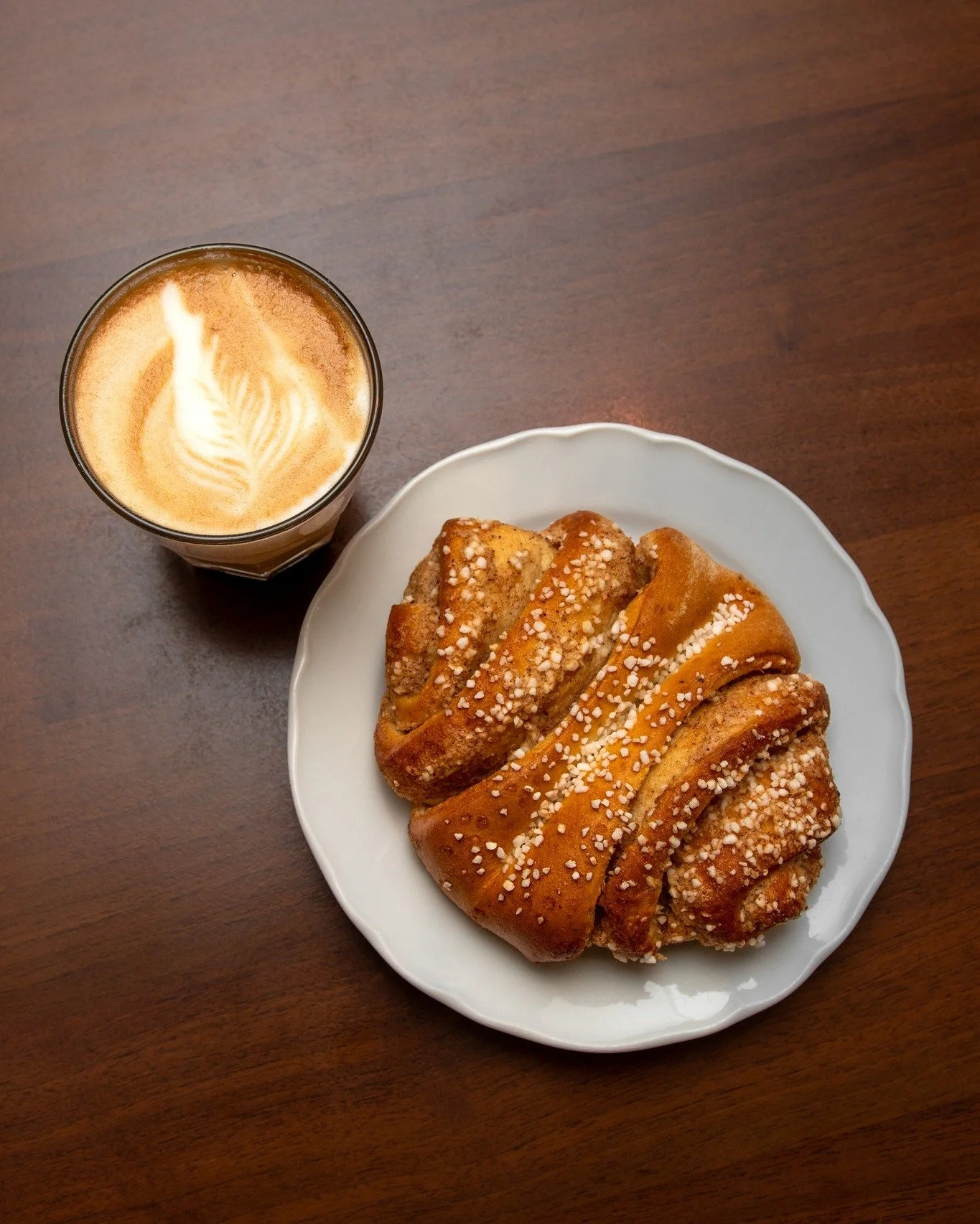 Viikko k&auml;yntiin Flat Whitella ja korvapuustilla!☕💛

Klassinen yhdistelm&auml;, joka toimii aina.

Tervetuloa kahville &amp; n&auml;hd&auml;&auml;n Cafe Brahessa!