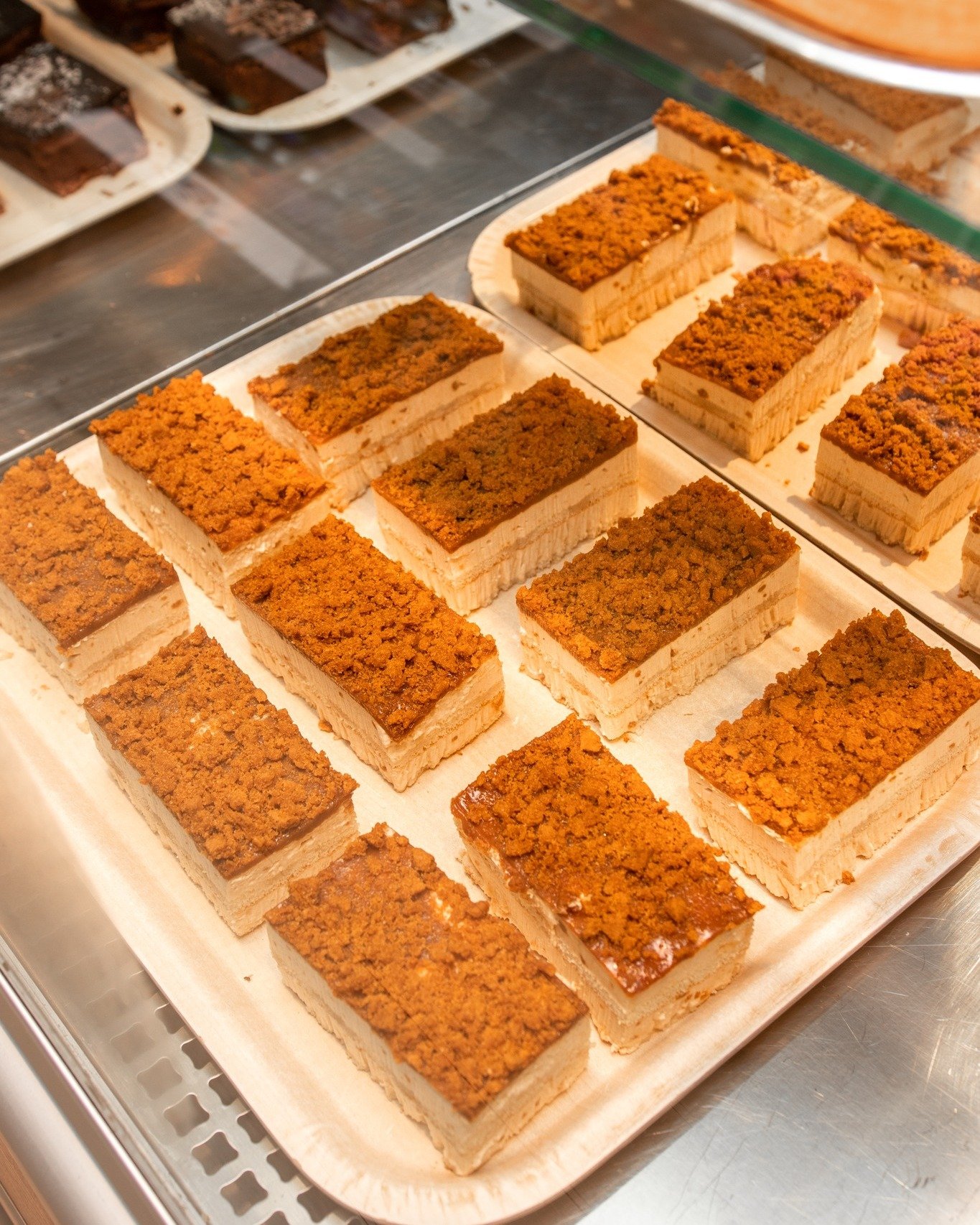🤎Perjantain herkkuhetki: Biscoff-kakku!🍰

Viikonloppu saa alkaa makeasti &ndash; meilt&auml; l&ouml;yd&auml;t nyt uuden Biscoff-kakun!
T&auml;ytel&auml;inen, karamellinen ja t&auml;ydellinen kahvin kylkeen.☕🍰

Poikkea Cafe Brahessa ja aloita viiko