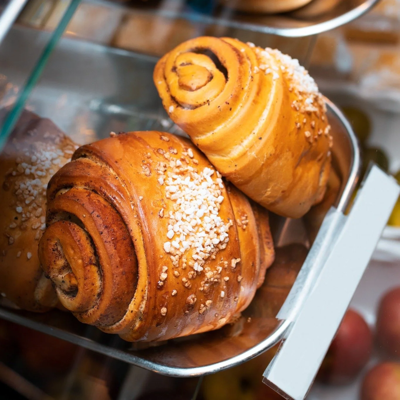 🤎Korvapuustip&auml;iv&auml; on jo sunnuntaina!💛

Cafe Brahen ALL TIME FAVORITE j&auml;ttikorvapuustit  juuri sellainen reilun kokoinen kuin sen kuuluukin olla. 😍

Tilaa korvapuustit ennakkoon verkkokaupasta cafebrahe.fi ja varmista omasi juhlap&au