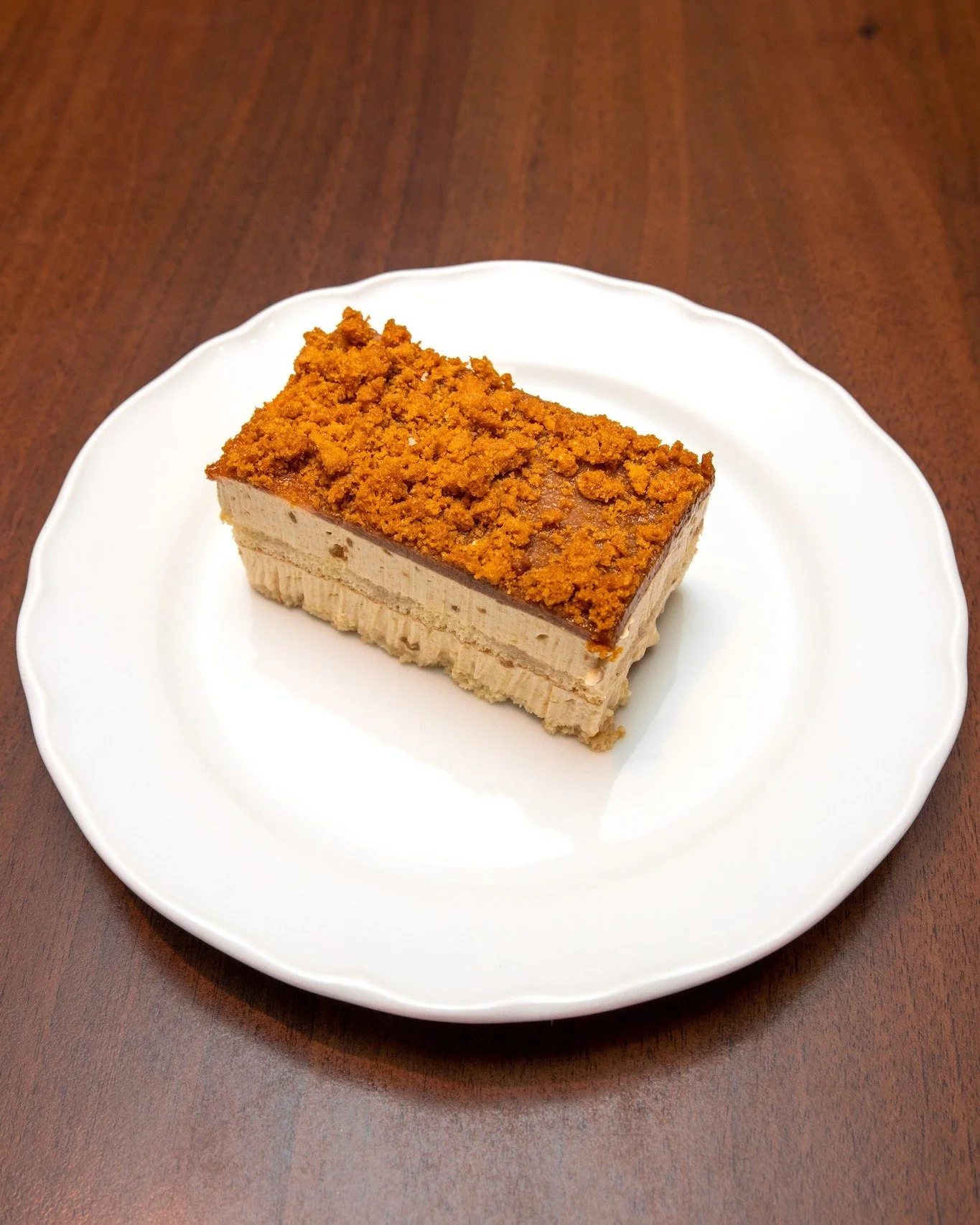 Joko olet maistanut meid&auml;n Biscoff-kakkua?🍪🍰

Trendik&auml;s ja suussa sulava Biscoff-kakku hurmaa karamellisella maullaan. T&auml;ytel&auml;inen mousset&auml;yte yhdistyy herkulliseen Lotus Biscoff -keksiin, Biscoff-tahnaan ja rapeaan keksimu