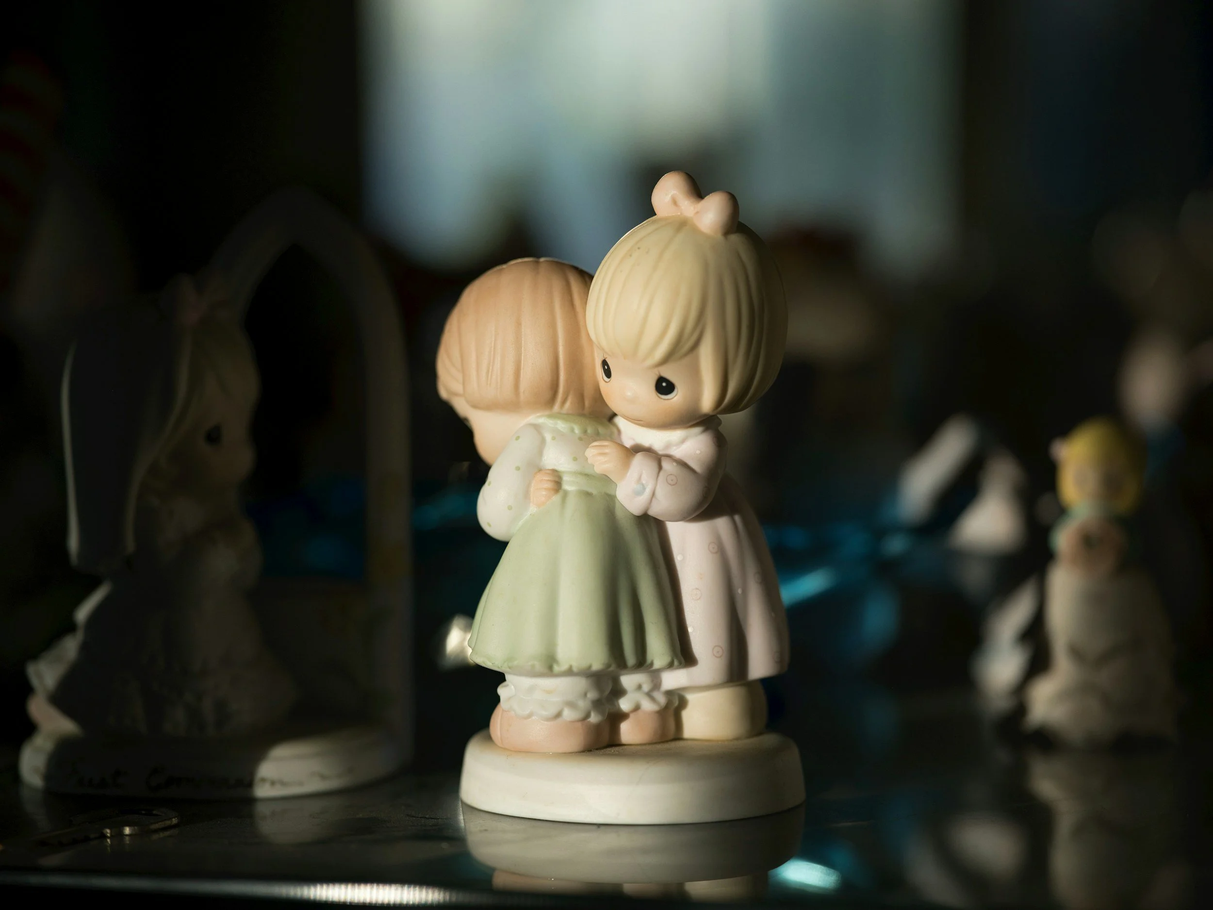 Collectible Giftware Figurine — Style 3