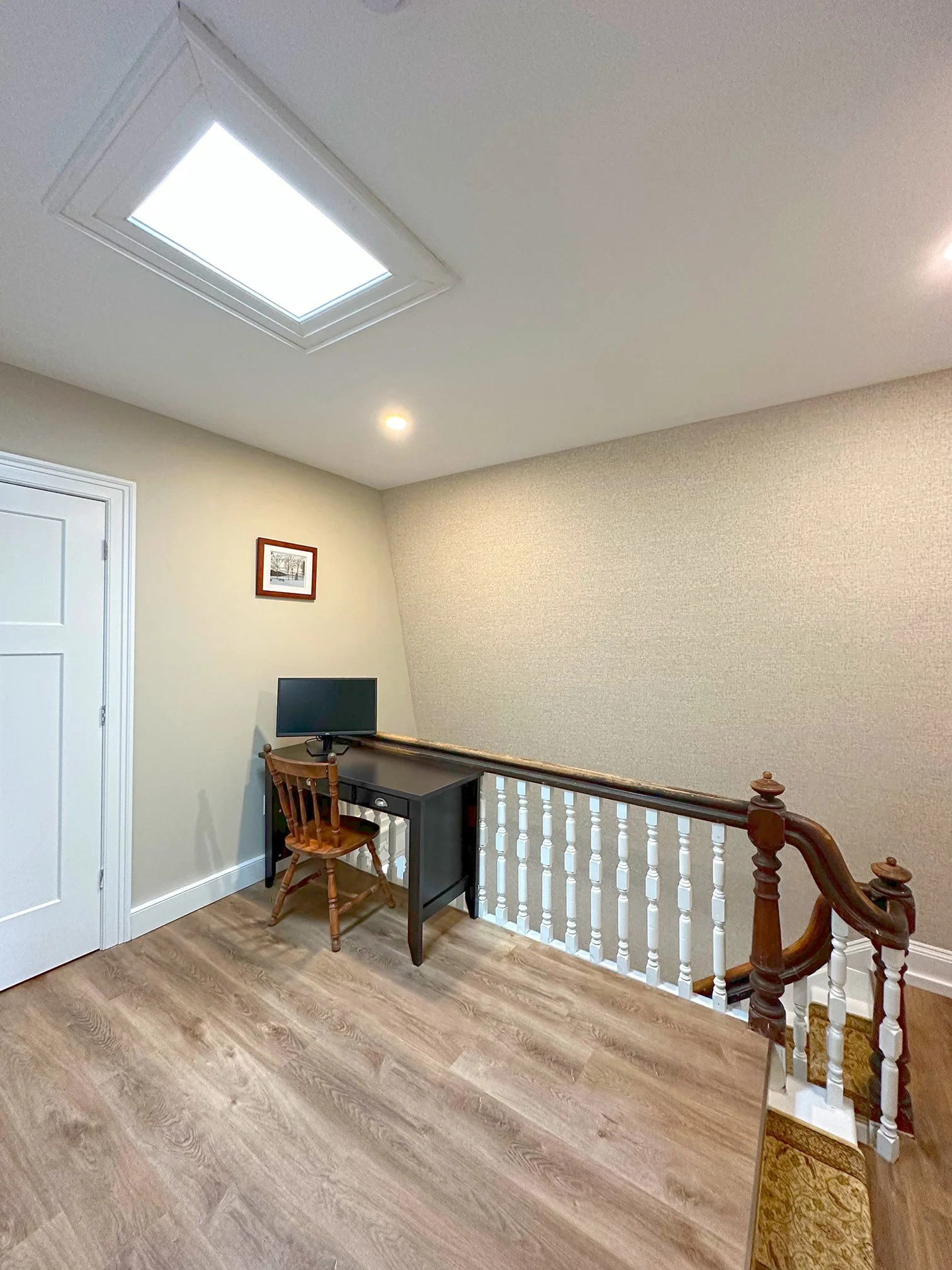 3rd floor landing 2.jpg