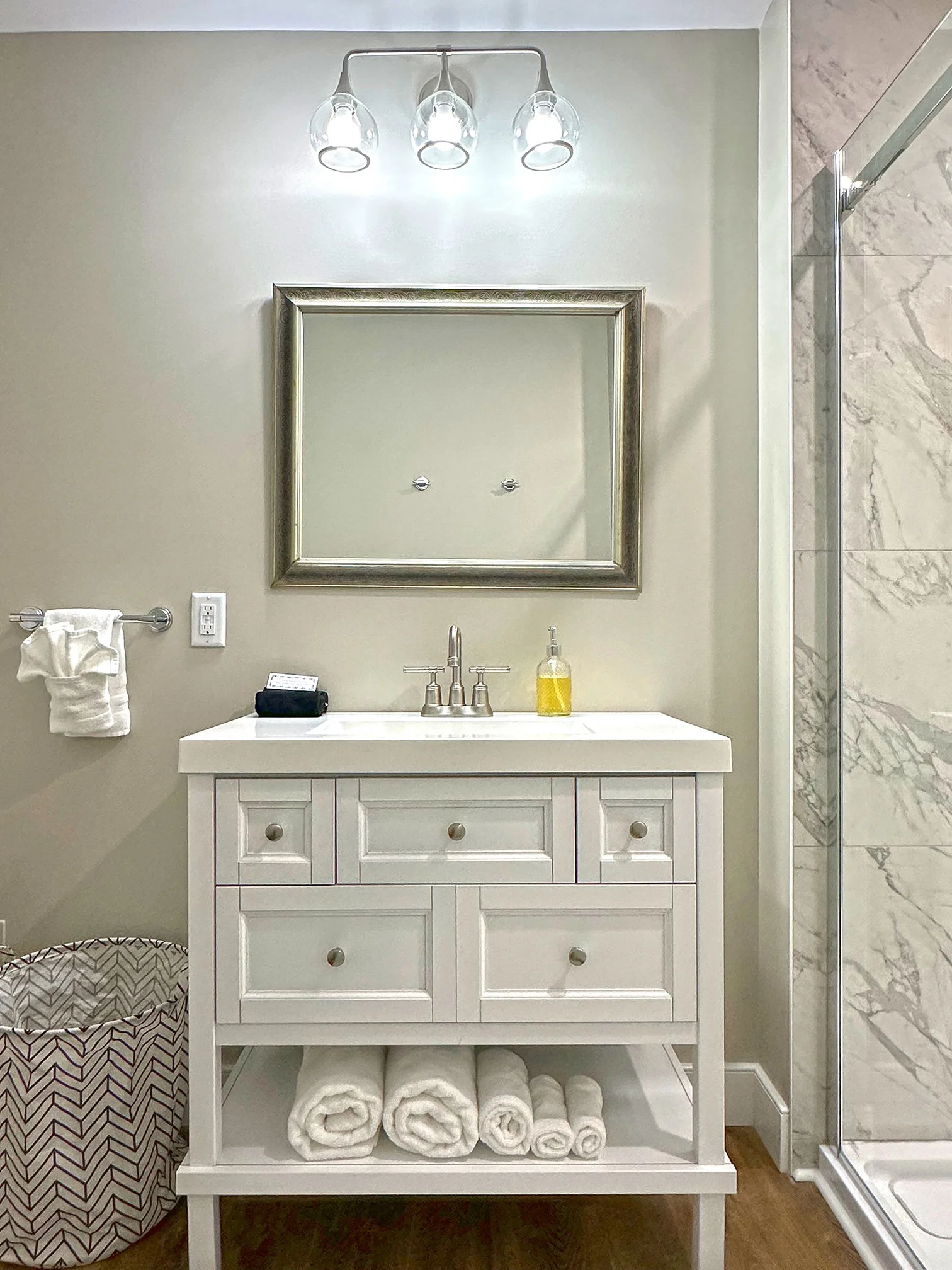 bathroom 2.jpg