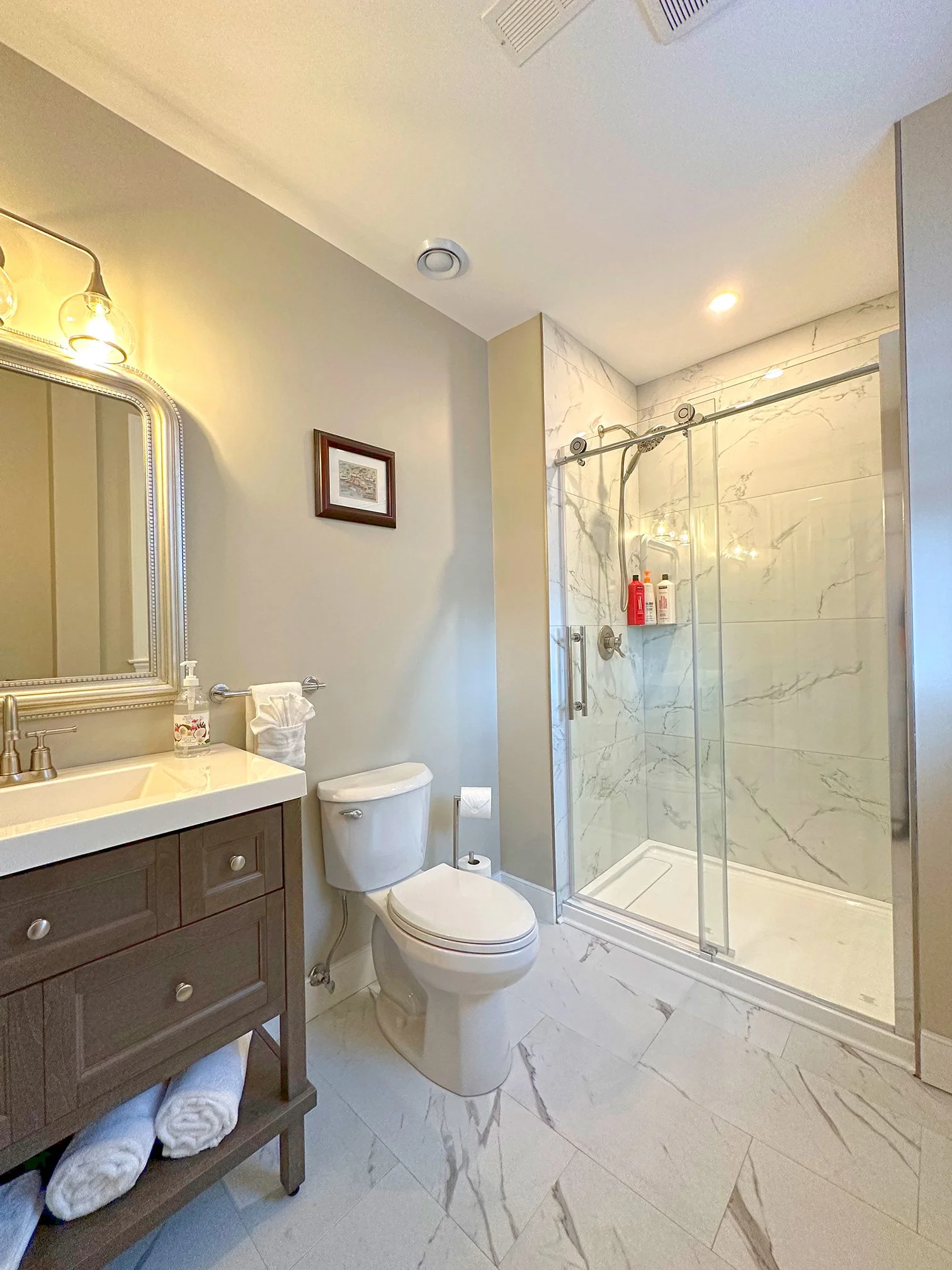 bathroom 1 1.jpg