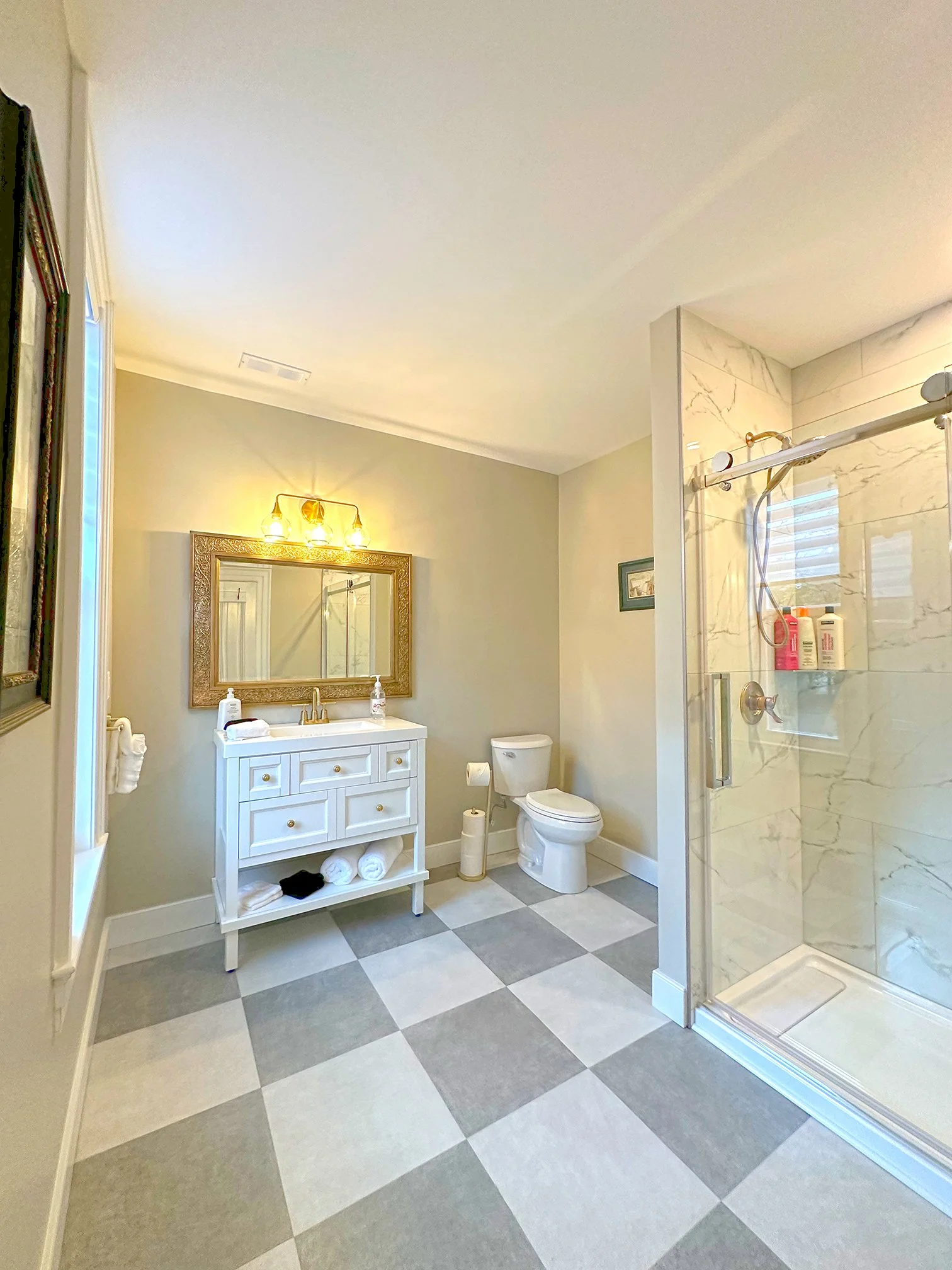 bathroom 2 1.jpg